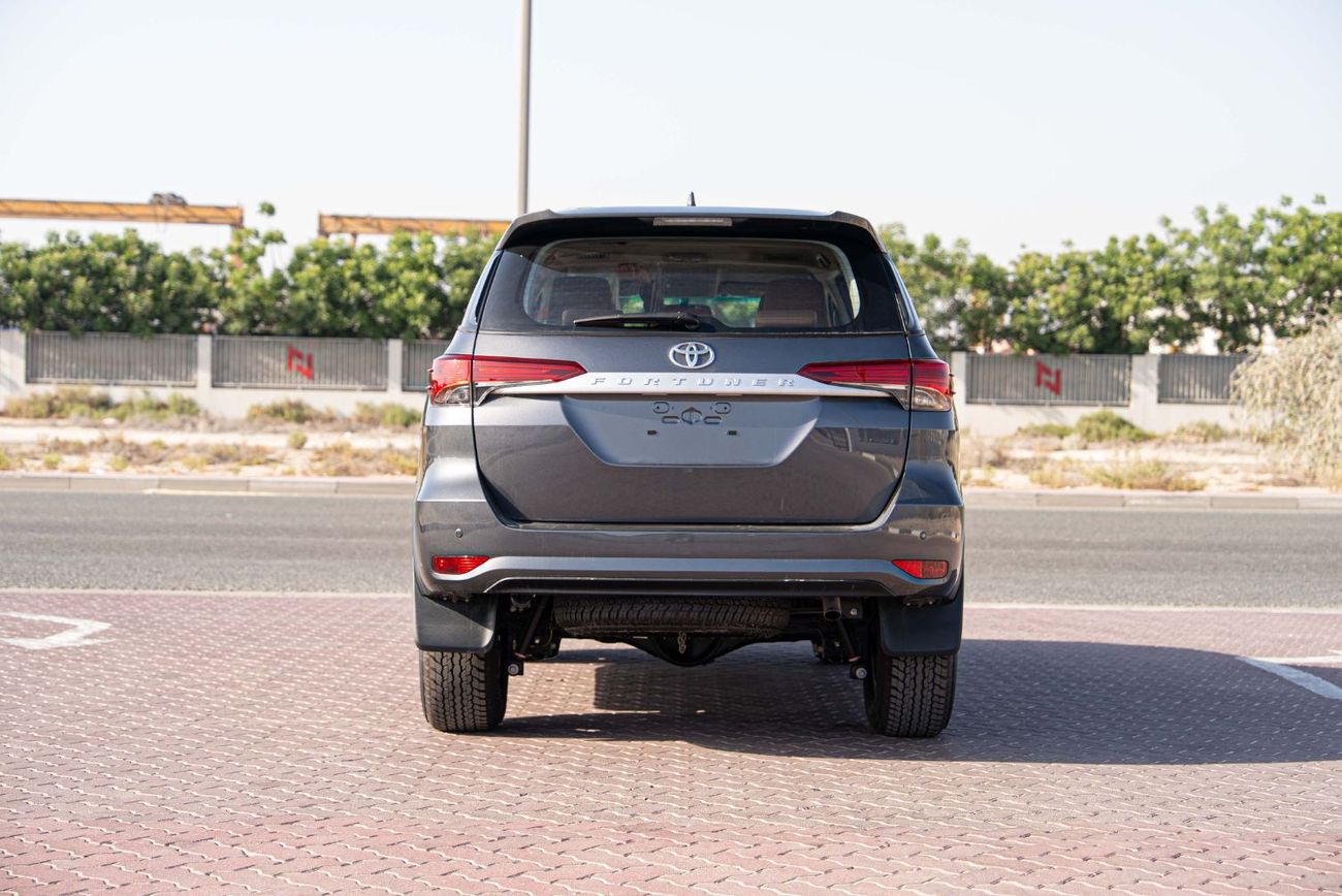 تويوتا فورتونر 2025 Toyota Fortuner 2.7 - Grey Mettalic Inside Chamois | Export Only