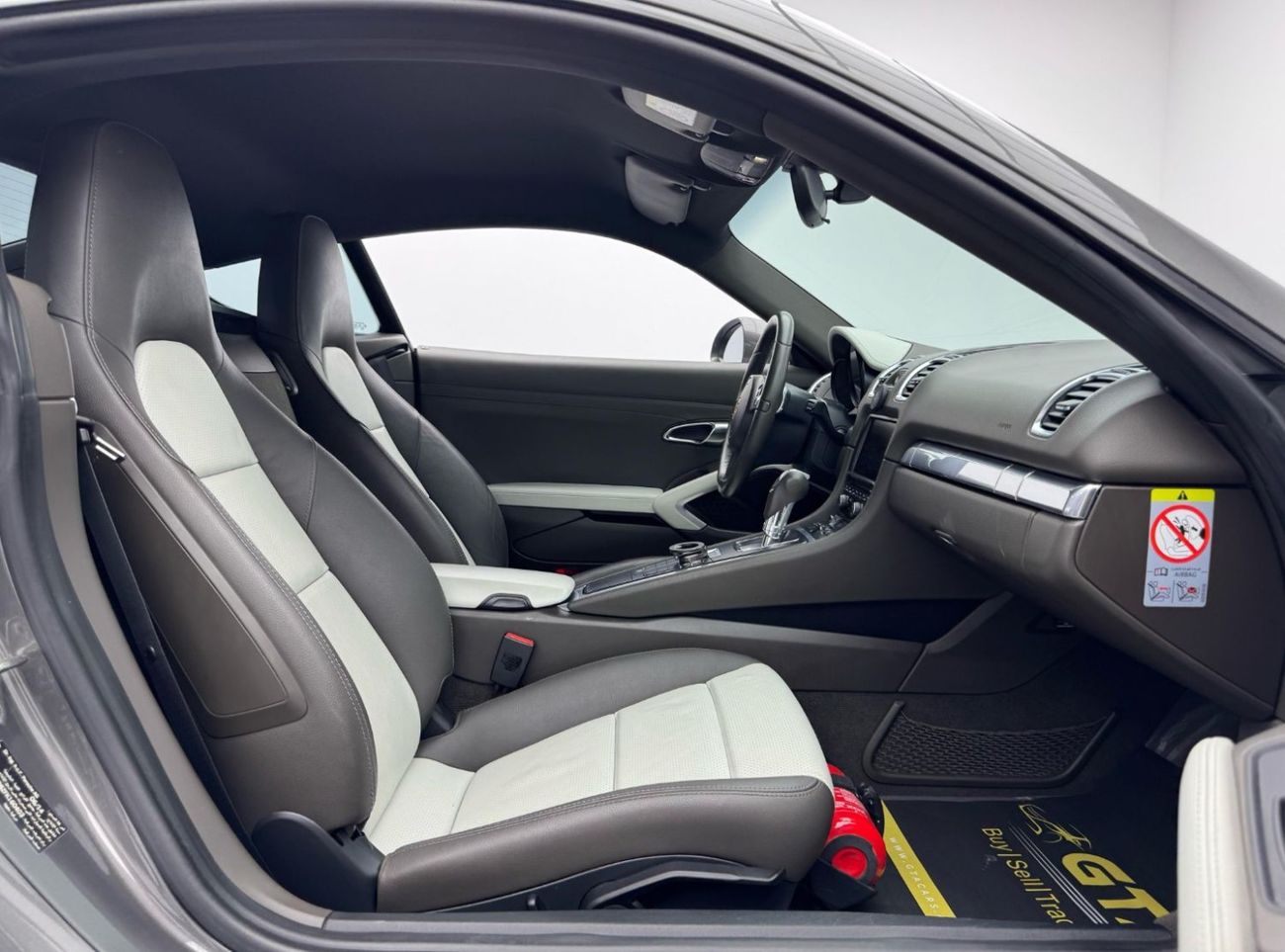 Porsche 718 Cayman Std 2.0L A/T 2015 Porsche Cayman, Excellent Condition, GCC