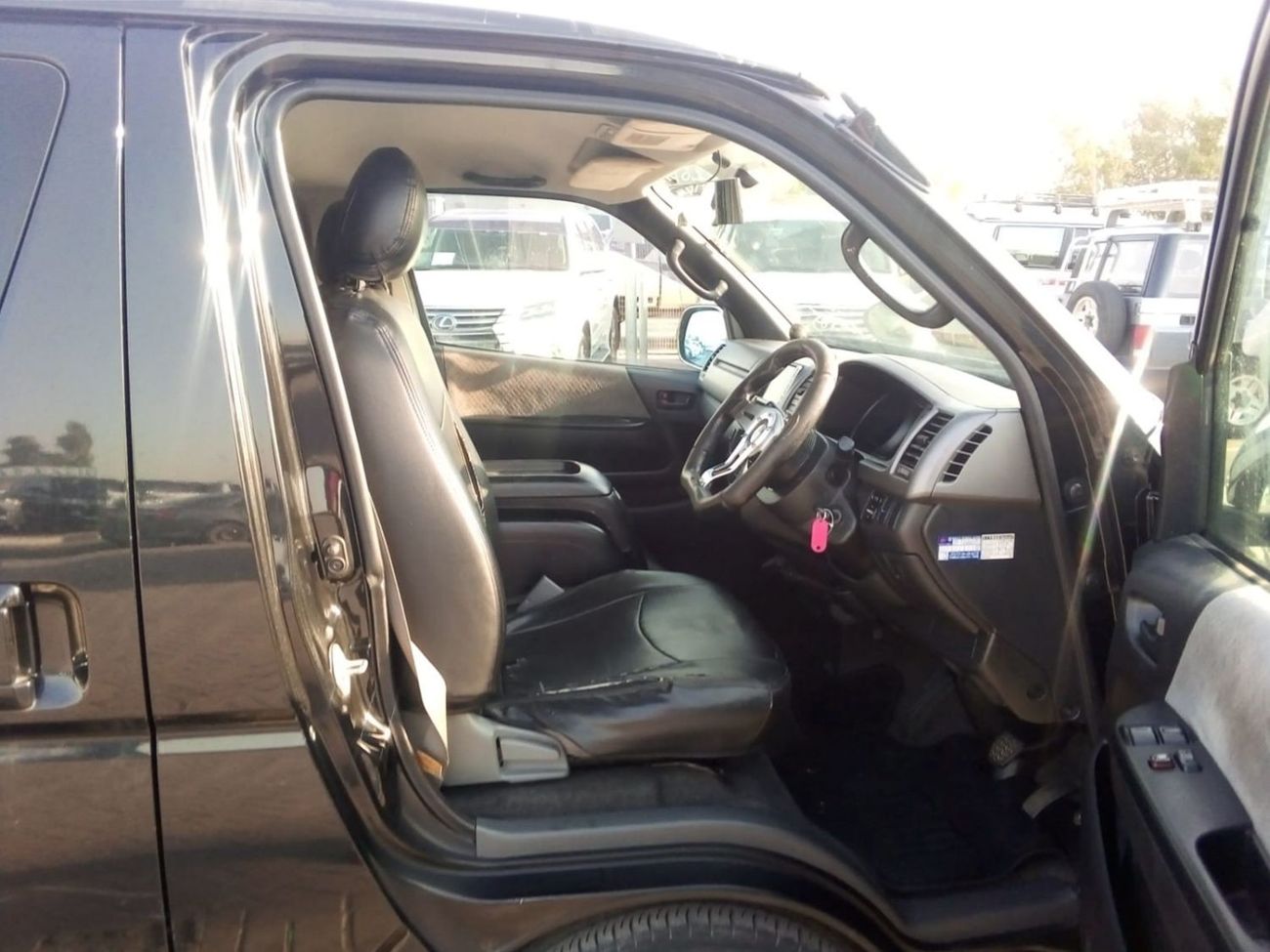 تويوتا هاياس TOYOTA HIACE VAN RIGHT HAND DRIVE (PM1648)