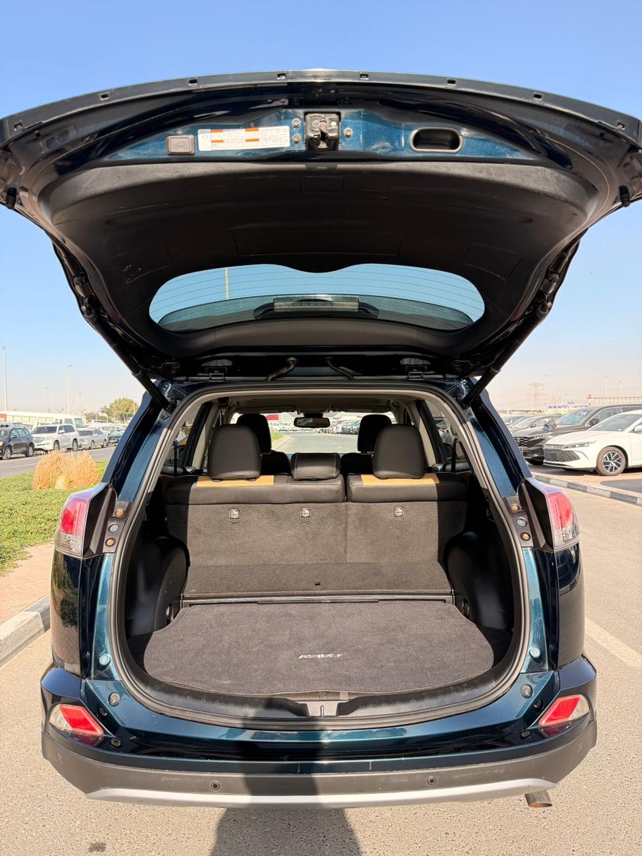 تويوتا راف ٤ XLE 2.5L