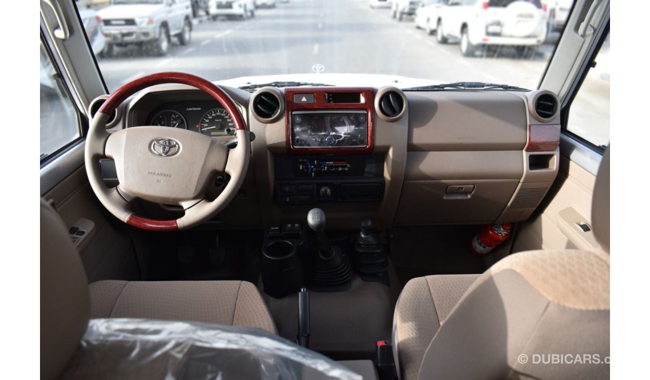تويوتا لاند كروزر 70 Toyota Land Cruiser Hard Top LC71 with Winch, Fog lamps