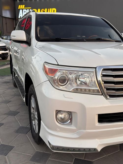 Toyota Land Cruiser VXR+ 5.7L