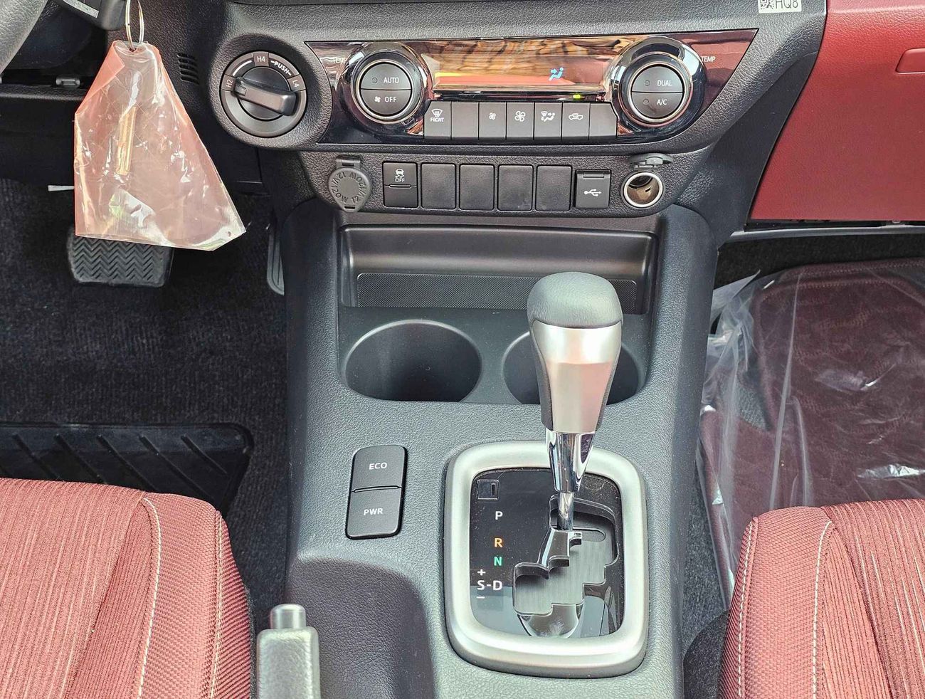 Toyota Hilux A/T, 2.7L PETROL, DVD + CAMERA, AUTO A/C, 4WD (CODE # HPDWAM2)