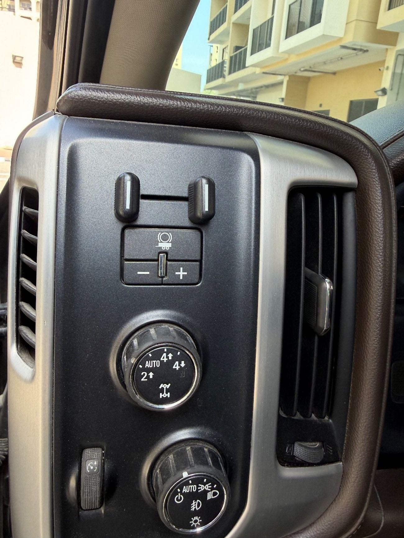 GMC Sierra 1500 SLT 5.3L Double Cab Utility 2015 GMC Sierra 1500 SLT 5.3 V8 | 1 Owner | Full Option | Passing T