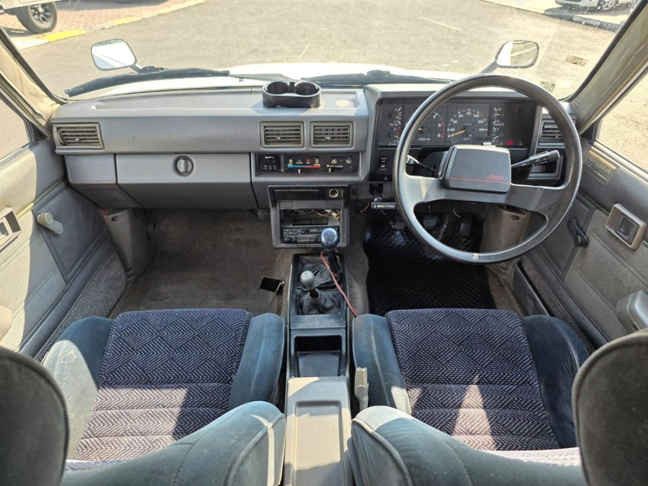 Toyota Hilux TOYOTA HILUX PICKUP RHD 1988 MODEL 2.4 L DIESEL MANUAL(PM76064)