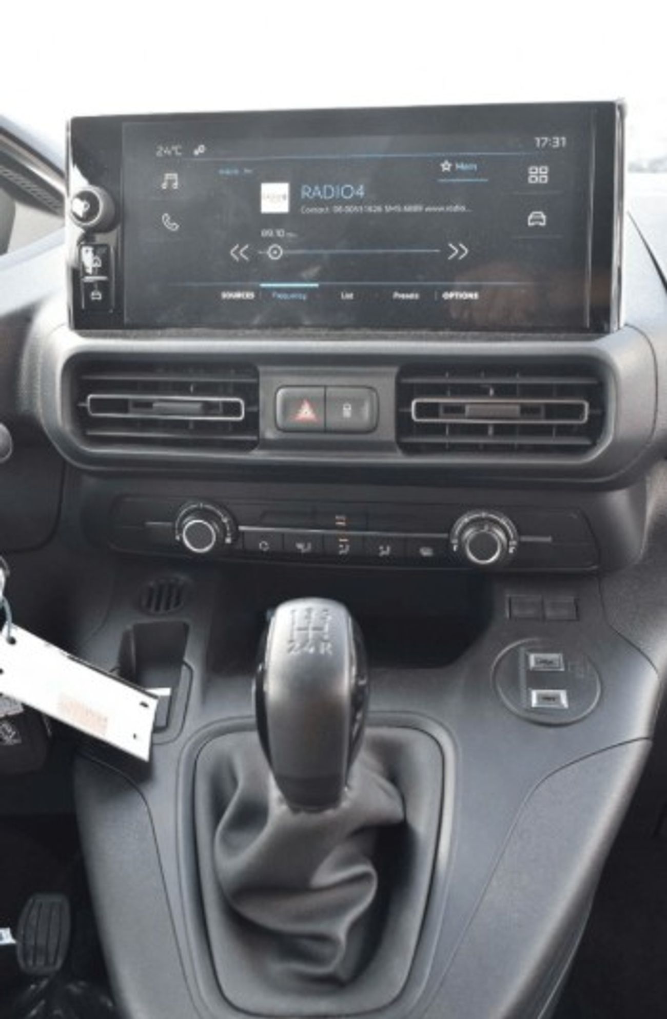 بيجو بارتنر PEUGEOT PARTNER VAN 1.6L MANUAL TRANSMISSION CARGO VAN