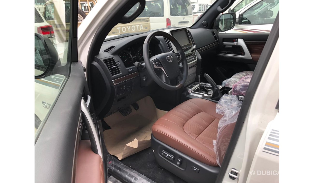 Toyota Land Cruiser VXS V8 5.7 2019 .