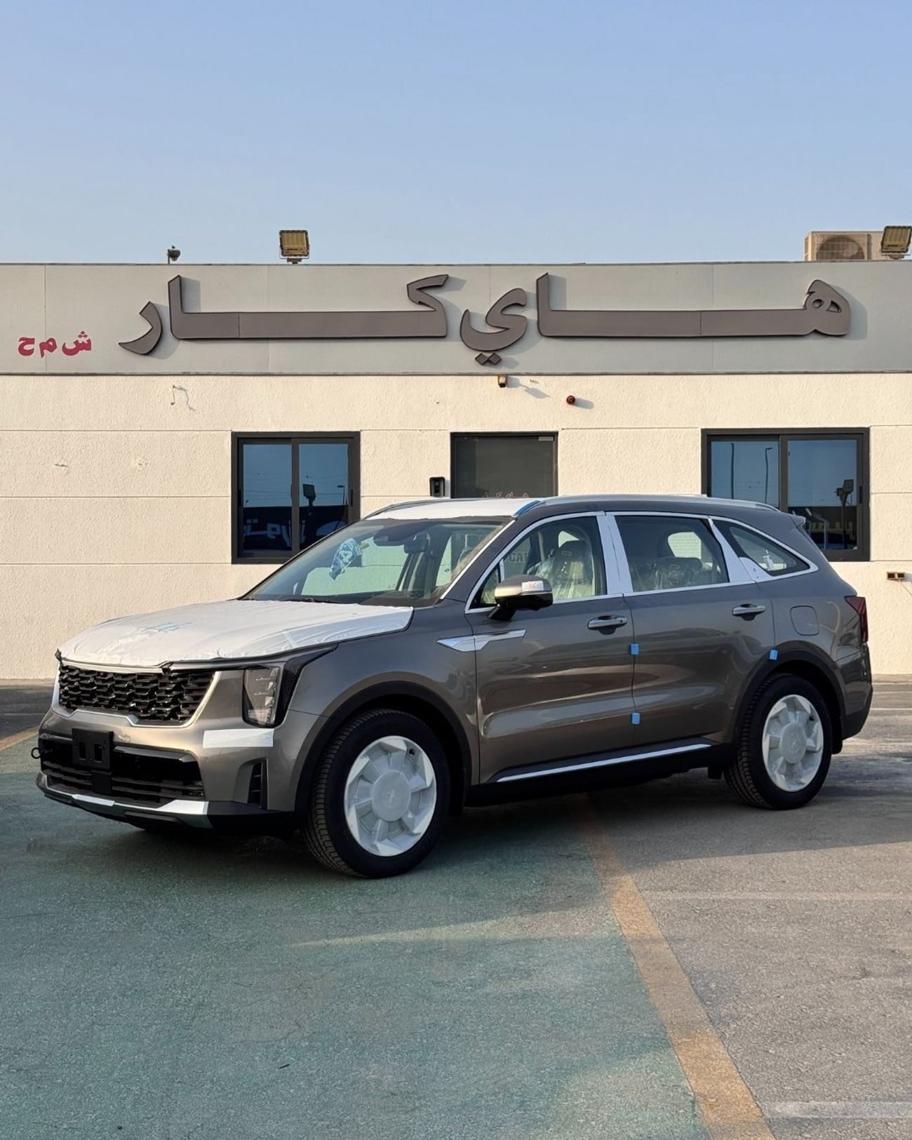 كيا سورينتو KIA SORENTO 1.6L (HYBRID) - BROWN 2025 MODEL -MID OPTION