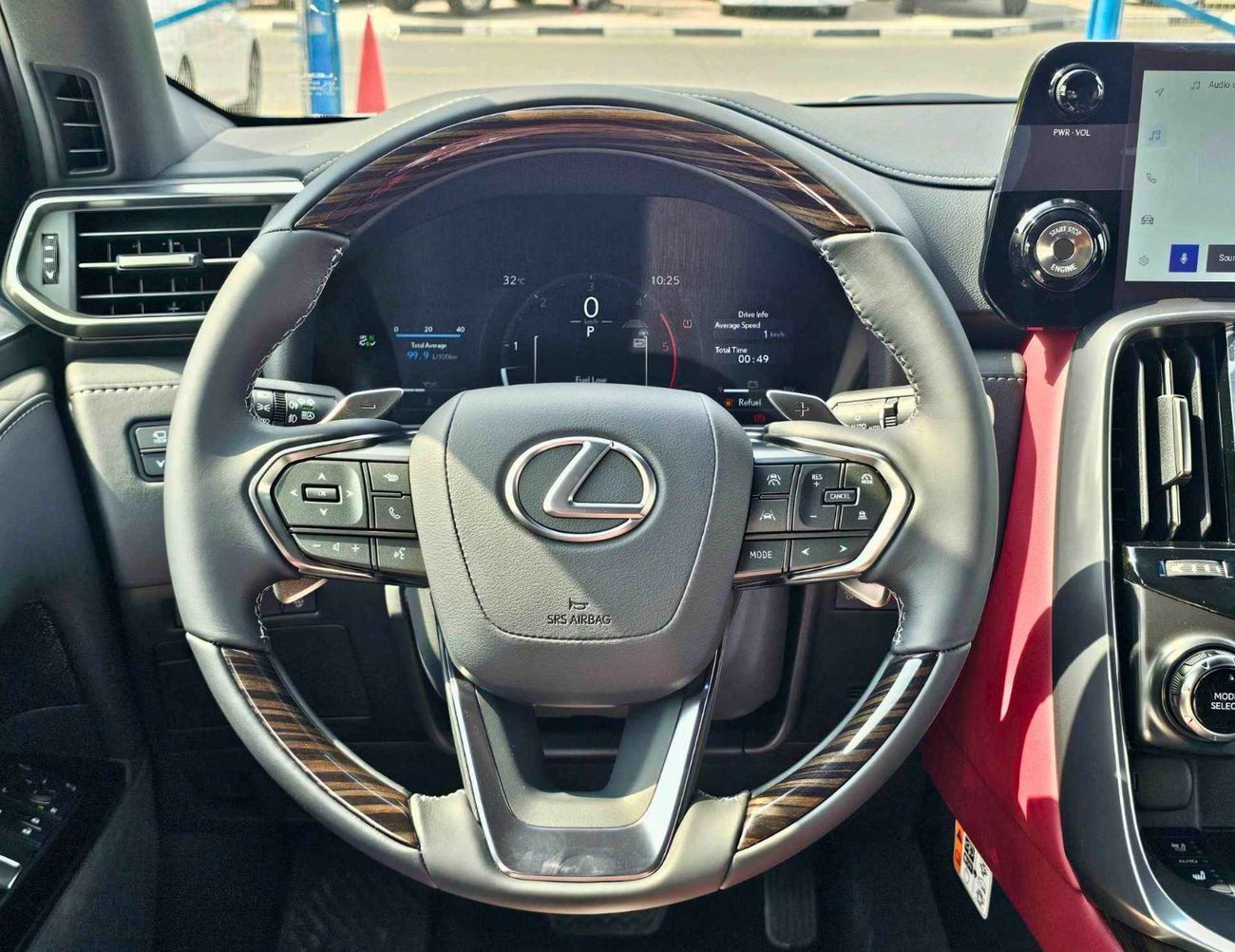 لكزس LX 500 MARK LEVINSON /3.3L V6 DIESEL/ RADAR/LEATHER WITH POWER SEATS/HEADS UP DISPLAY/FULL OPTION (CODE#LX5