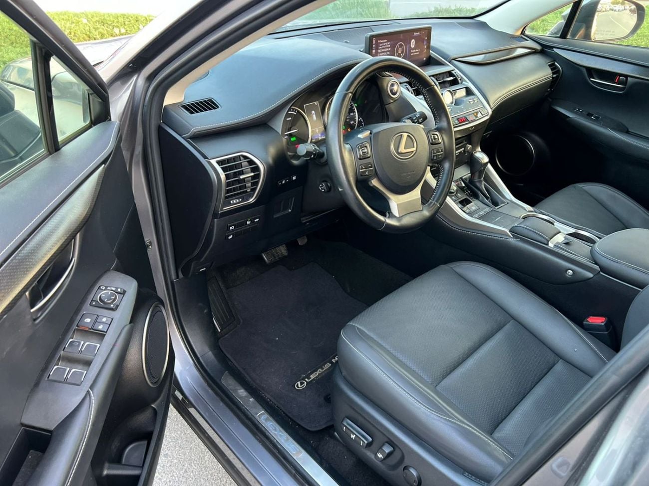 لكزس NX 300 2019 Lexus NX 300h Hybrid  Full Option - 2.5L V4 - Rear Camera & Sensor - Sunroof - Leather Seat