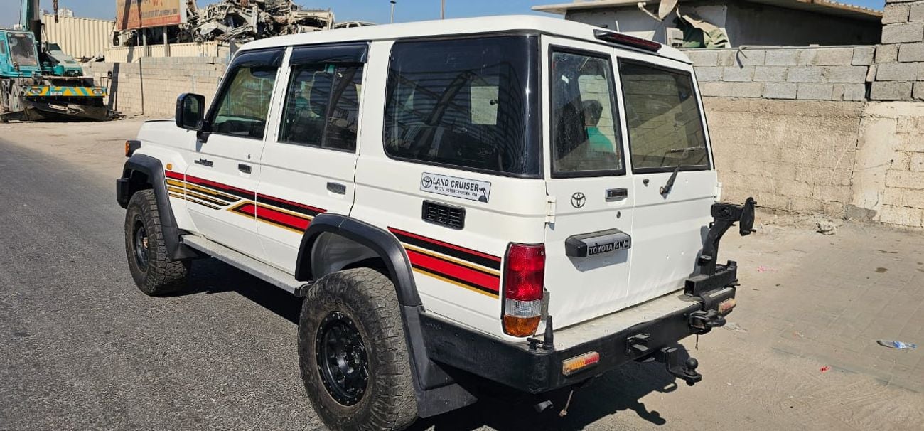 تويوتا لاند كروزر 70 LX-Hardtop-RHD-4.5L-Diesel-1VD-V8 Cylinder-Manual-7 Seats-5 Doors