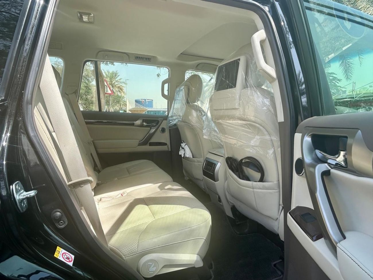 Lexus GX460 Platinum 4.6L FULL OPTION 2017 GCC LOW MILEAGE SINGLE OWNER WITH FSH IN MINT CONDITION