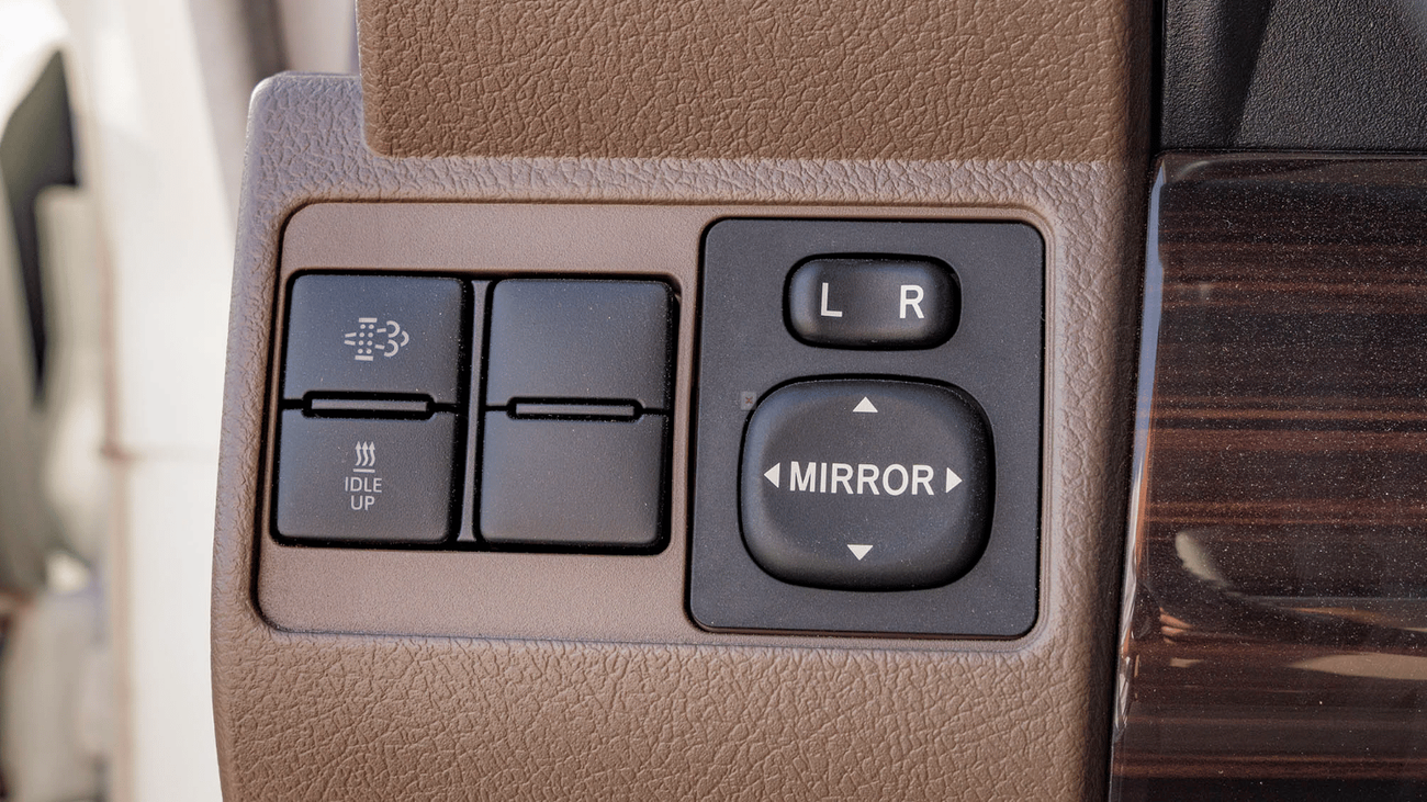 تويوتا لاند كروزر بيك آب ECTCGA002 – 2025 Toyota LC79 Single Cab Pick Up - 2.8L Diesel Auto - Mid - White with Beige Interior