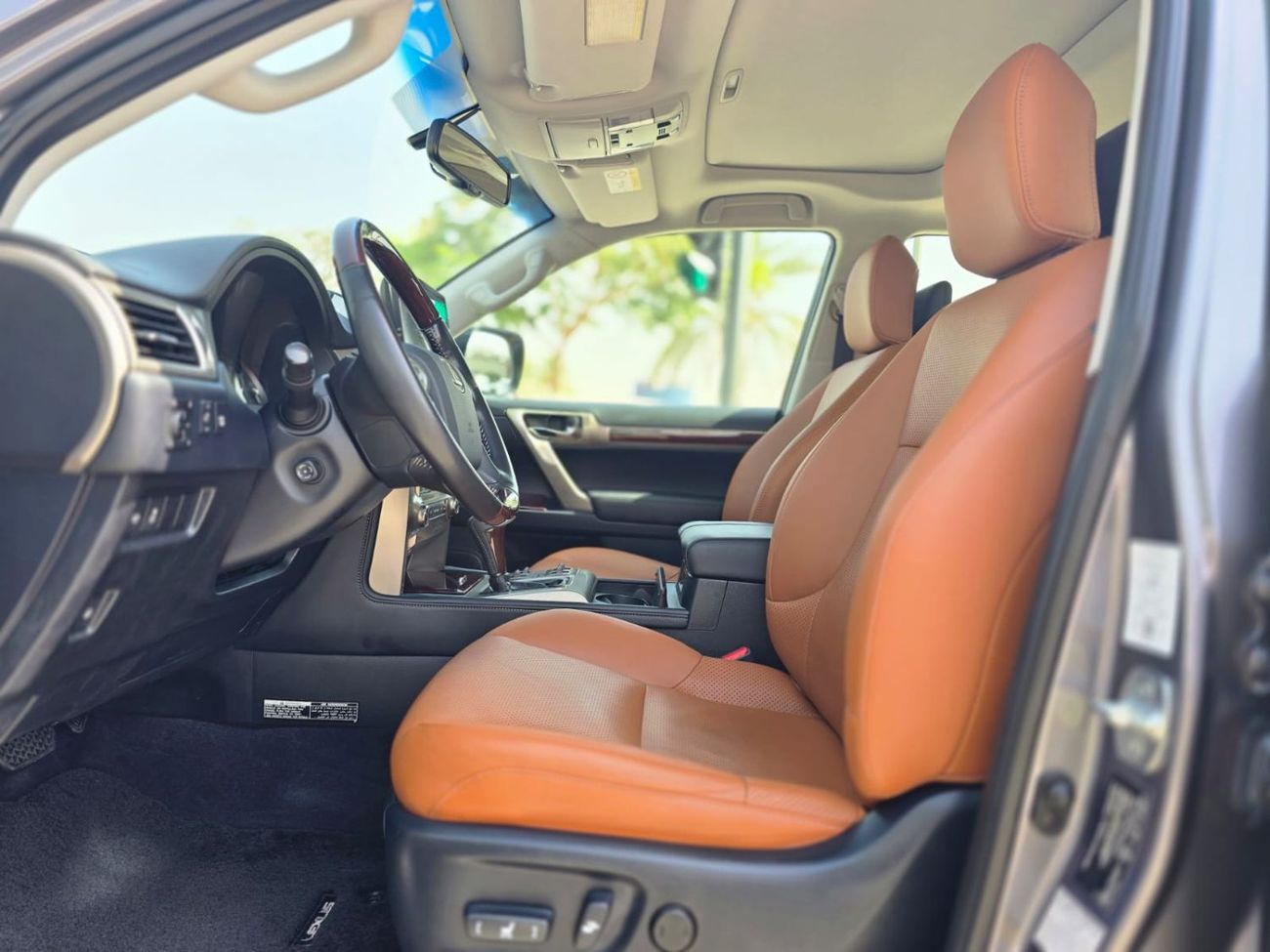 Lexus GX460 Platinum 4.6L 2018 GCC AL FUTTAIM LEXUS FULLY LOADED WITH FULL AGENCY SERVICE HISTORY IN MINT CONDIT
