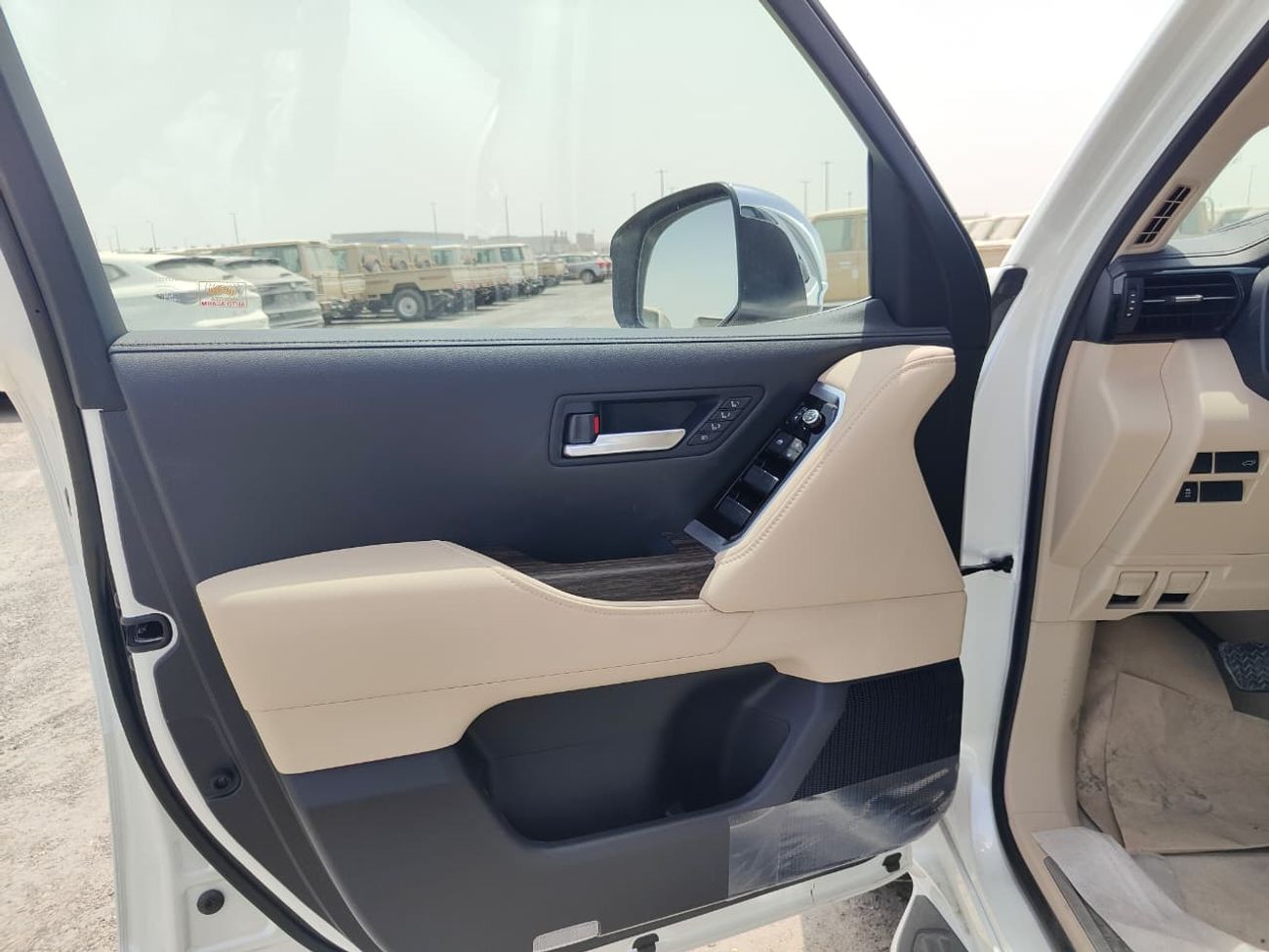 Toyota Land Cruiser 2025 Toyota Land Cruiser LC300 VXR (Full-Option without Radar) 3.3L V6 TW Twin Turbo Diesel A/T 4WD