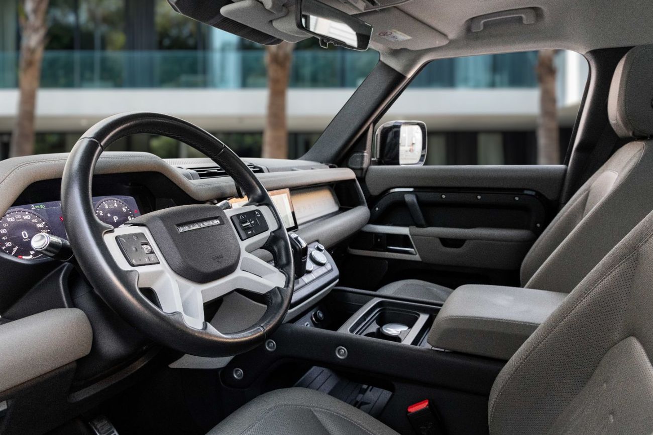 Land Rover Defender Defender P400 SE | 5,288 P.M | 0% Downpayment | AGENCY WARRANTY | ONE OWNER