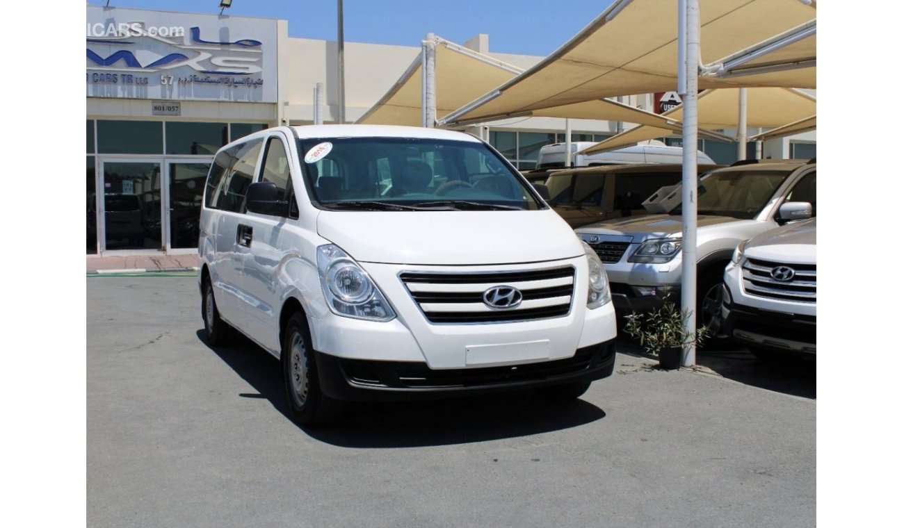 Hyundai H-1 ACCIDENTS FREE - ORIGINAL PAINT - GCC - CAR IS IN PERFECT CONDITION INSIDE OUT