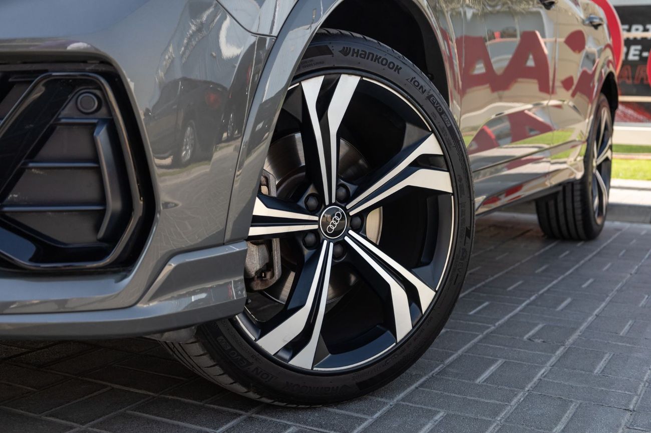 أودي Q3 40 TFSI quattro S Line 2.0L SUV Coupe