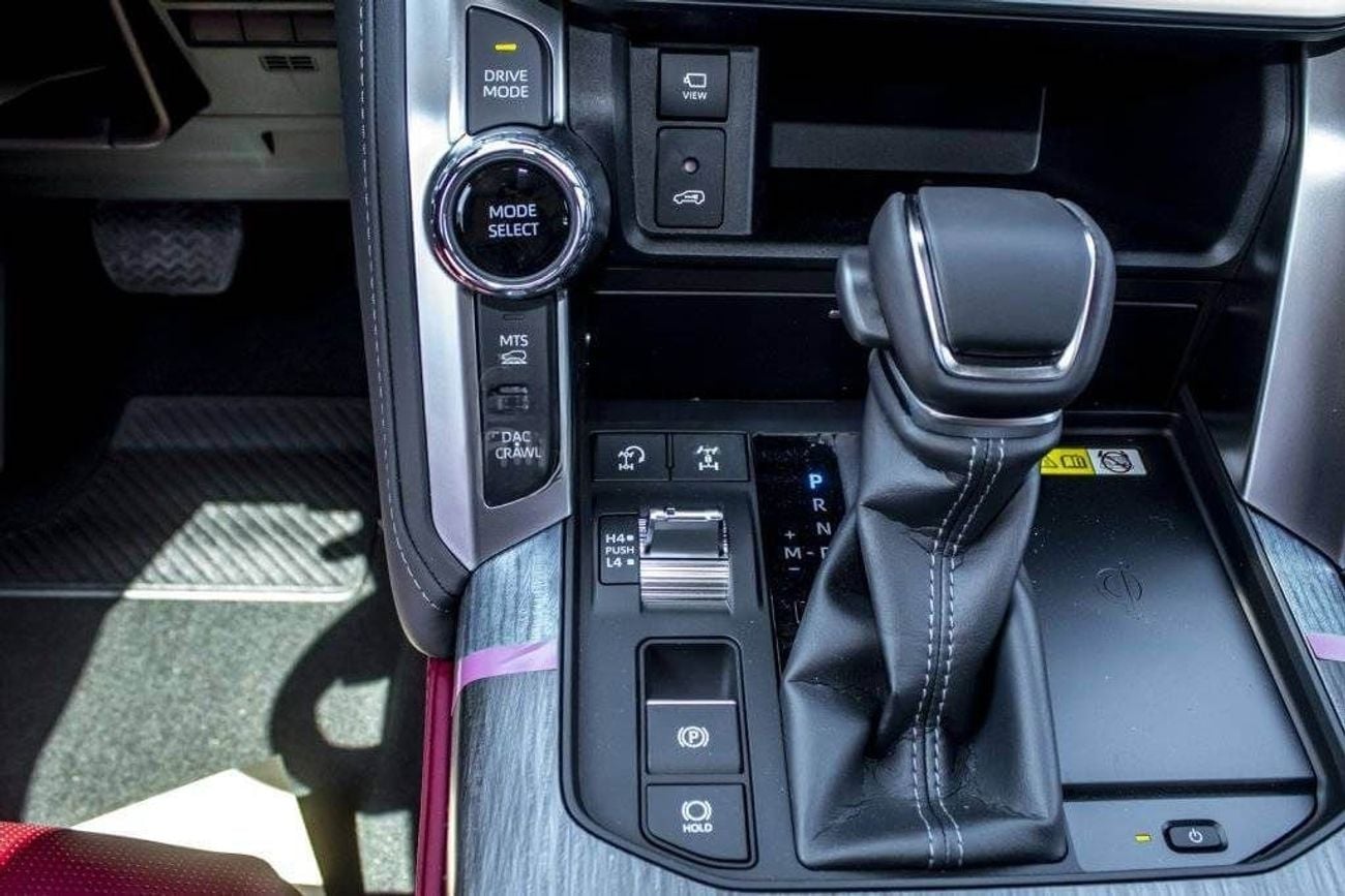 تويوتا لاند كروزر 2026 Toyota Land Cruiser GR-S 3.5L Petrol Twin Turbo AT (White-Red)