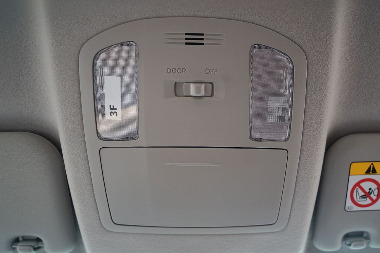 تويوتا هيلوكس GLX - 2.7L 4x4 Drive - Manual Transmission -  SR5 - GCC - Rear Camera
