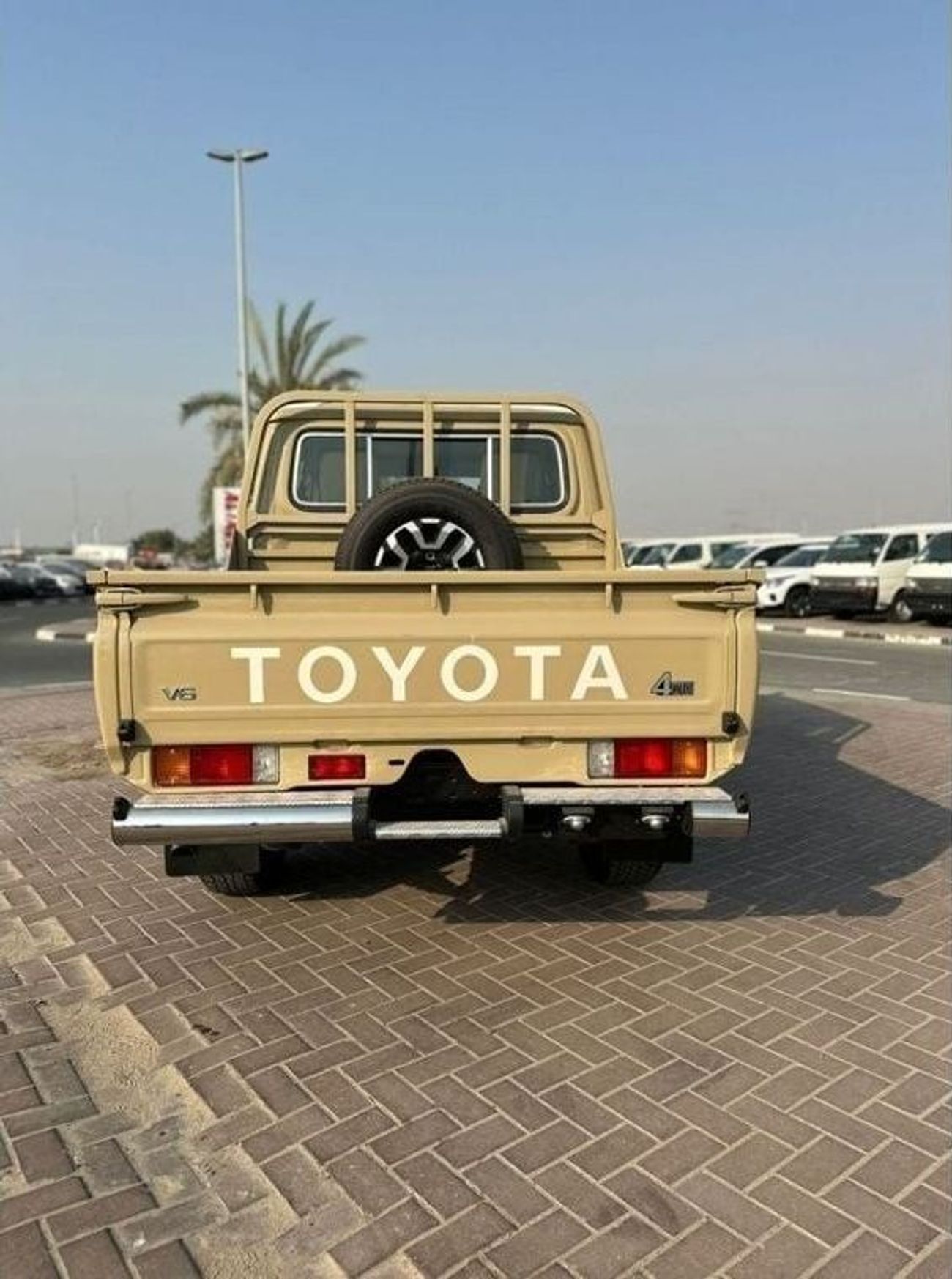 تويوتا لاند كروزر بيك آب Toyota Land Cruiser Pickup LC79 Double Cabin Petrol 4.0 Model 2024