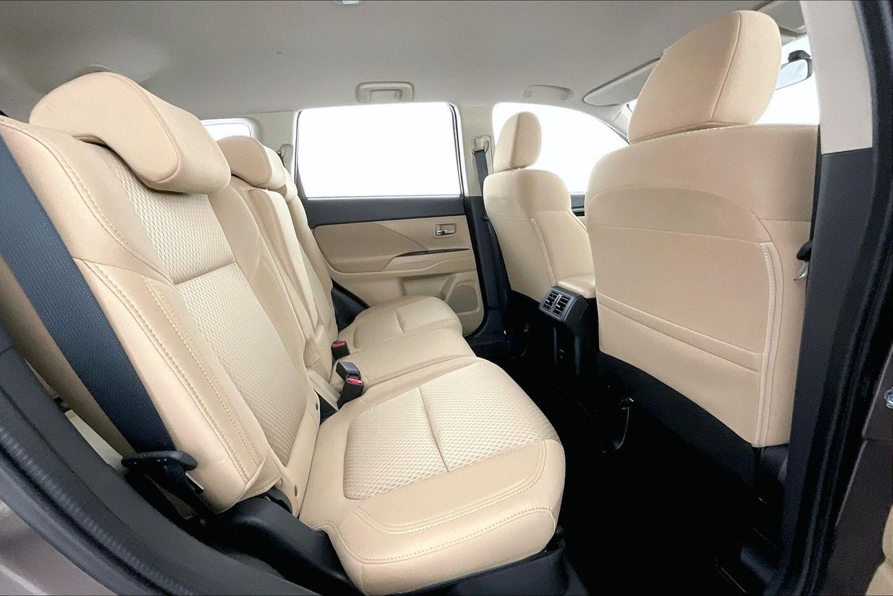 Mitsubishi Outlander GLX Midline| 1 year free warranty | Flood Free