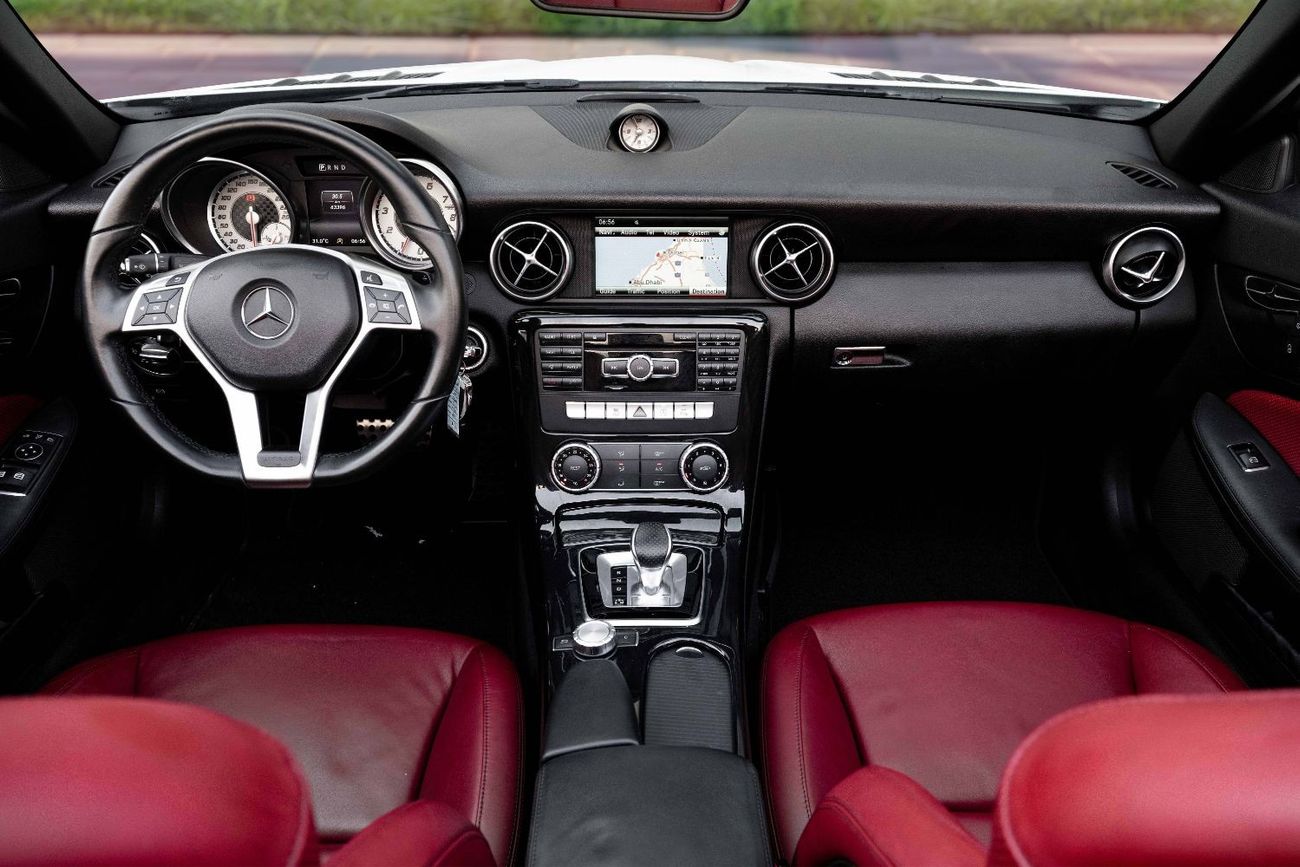 Mercedes-Benz SLK 200 200 | 2,019 P.M (4 Years)⁣ | 0% Downpayment | Pristine Condition!