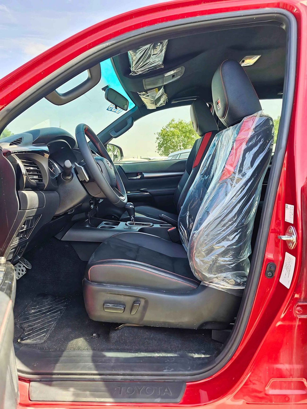 Toyota Hilux GR SPORT / FULL OPTION / 4.0L V6 / BEDLINER, ROOLBAR / PUSH SRTAT / LEATHER SEATS / CODE#GR-S