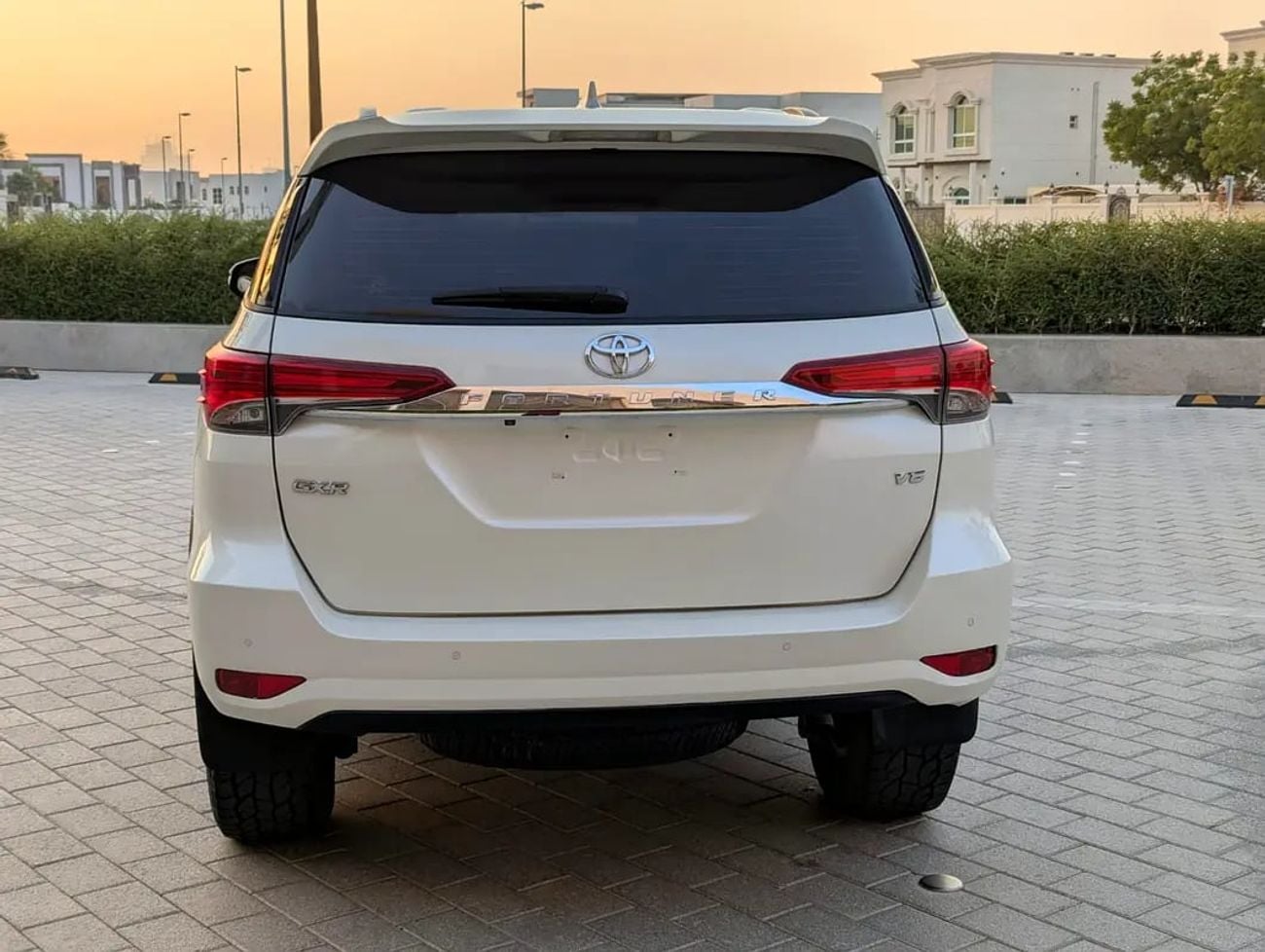Toyota Fortuner GXR 4.0L V6 GCC Specs | 4WD | Full Service History | Excellent Condition