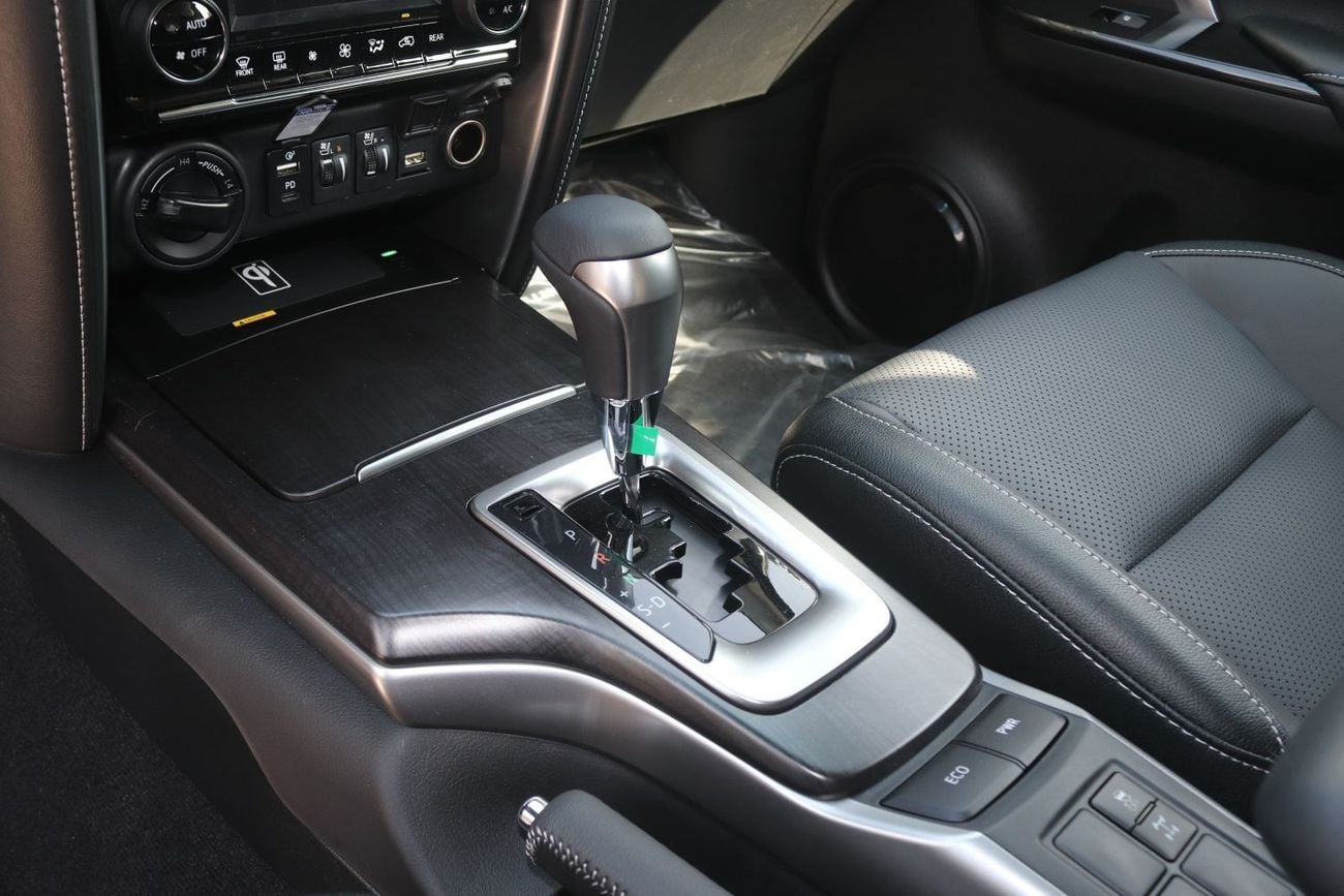 Toyota Fortuner SR5 V6 . 4.0L . Petrol . 4WD . 6-Speed Automatic . 7 Seats . 4 Doors 2026 Model . For Export