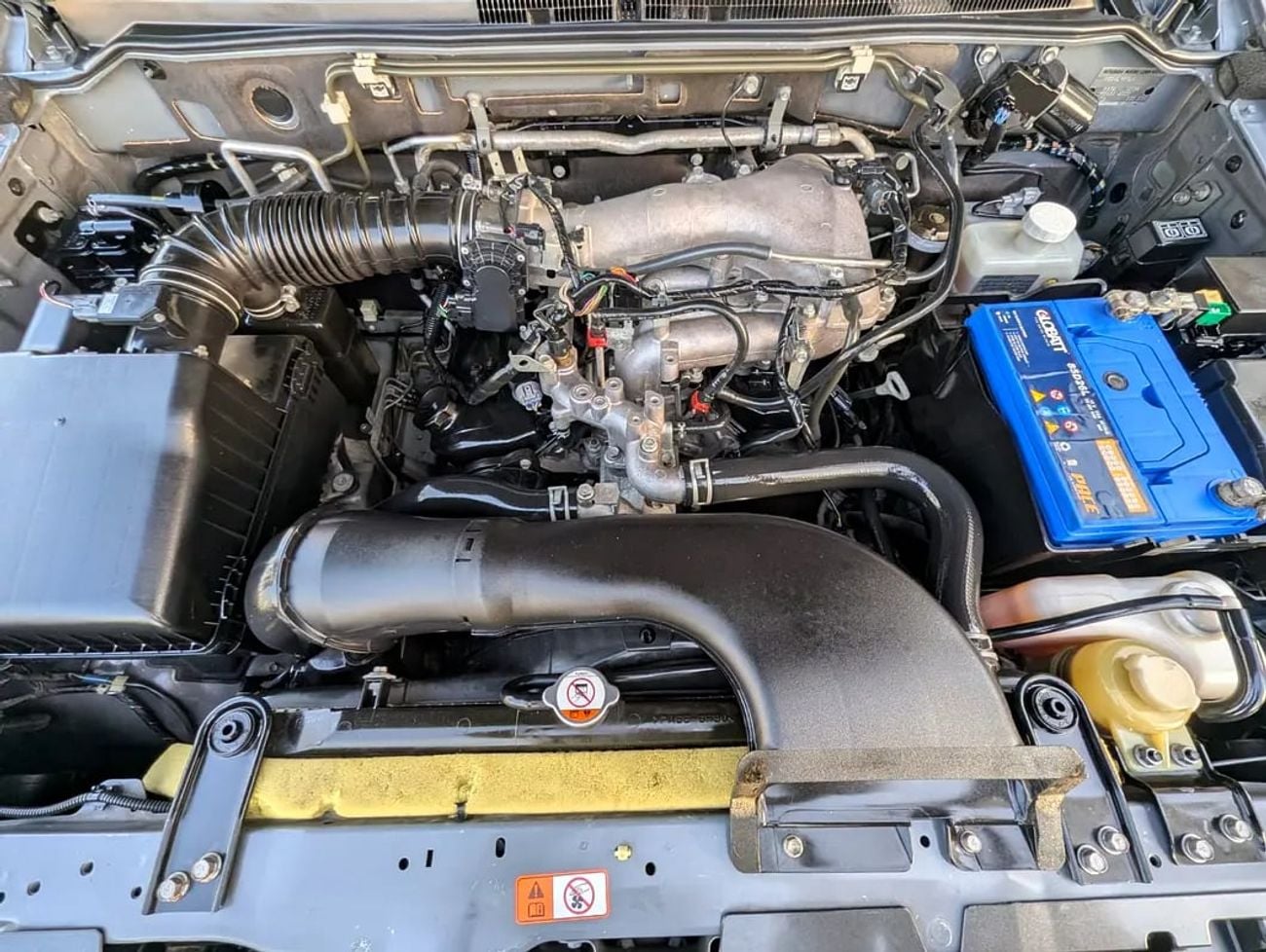 ميتسوبيشي باجيرو GLS MID OPTION GCC IN EXCELLENT CONDITION