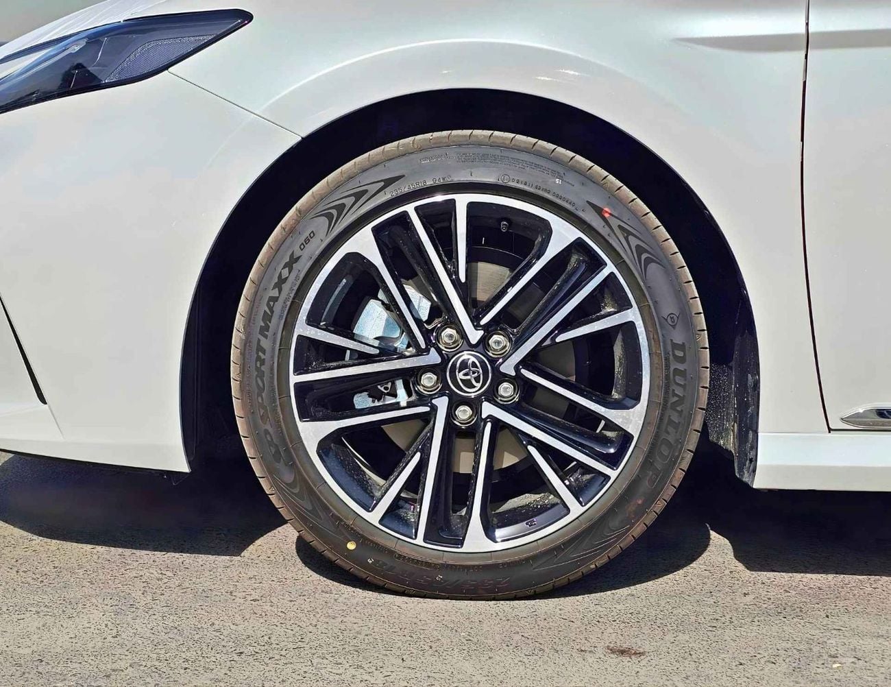 Toyota Camry LUMIERE HYBRID /2.5L V4 PETROL/RADAR / PANORAMIC ROOF /360*CAMERA/HEADS UP DISPLAY (CODE#CLM)