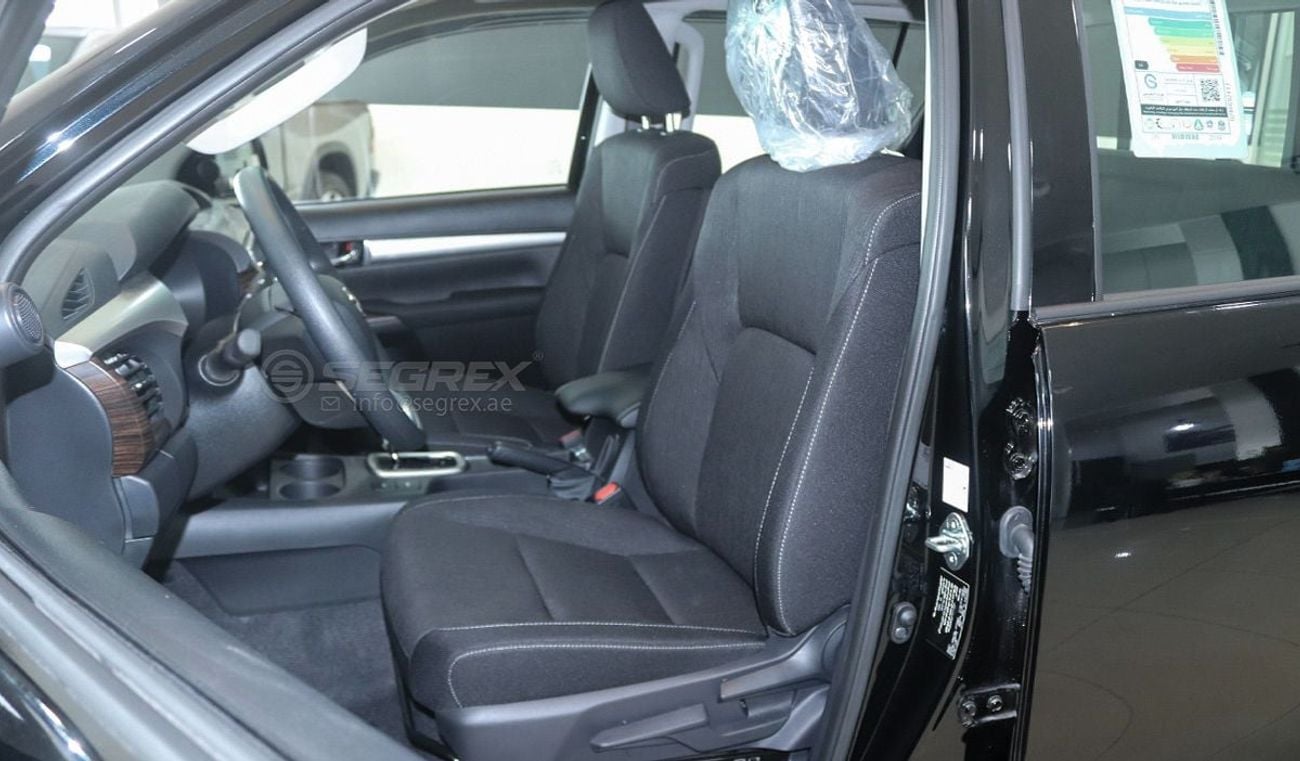 تويوتا هيلوكس SR5 DC . 4.0L . Petrol . 4WD . 6-Speed Automatic . 5 Seats . 4 Doors