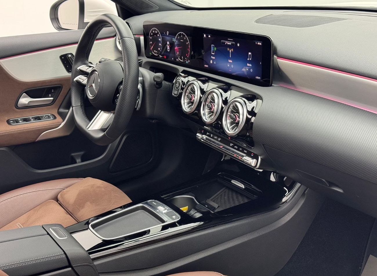 مرسيدس بنز A 200 AMG 2025 Mercedes-Benz A200 AMG, 2026 Mercedes Warranty, Mercedes Service History, GCC