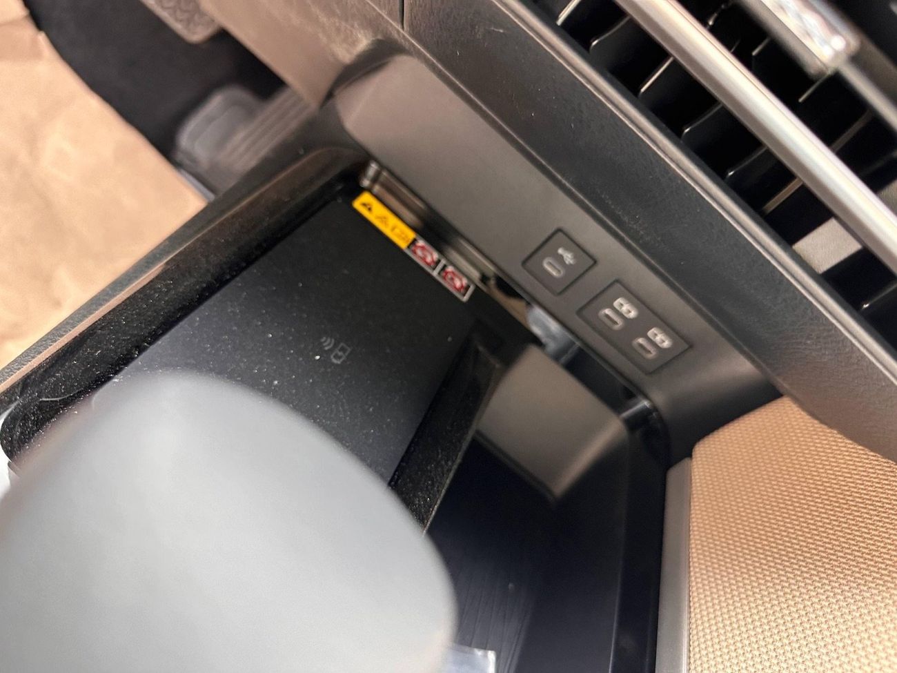 Toyota Camry Camry LE Hybrid GCC Japan made