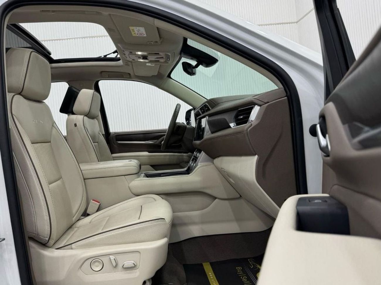 GMC Yukon Denali 6.2L (8 Seater) 2022 GMC Yukon Denali, 2027 GMC Warranty + Service Pack, Fully Loaded, Low Km