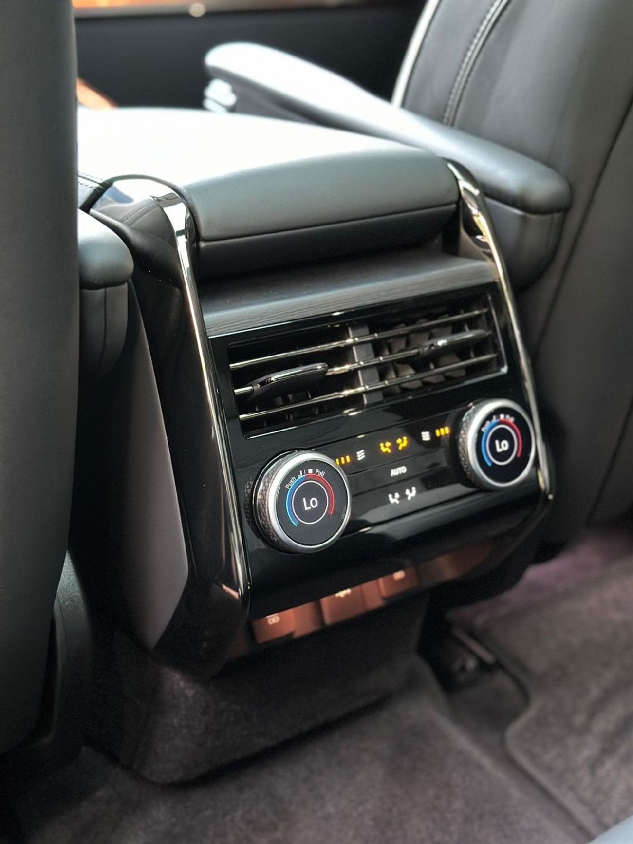 لاند روفر رينج روفر سبورت Autobiography P550e 3.0L | 2024 | V6 Plug-in Hybrid 550 HP | Perfect Condition