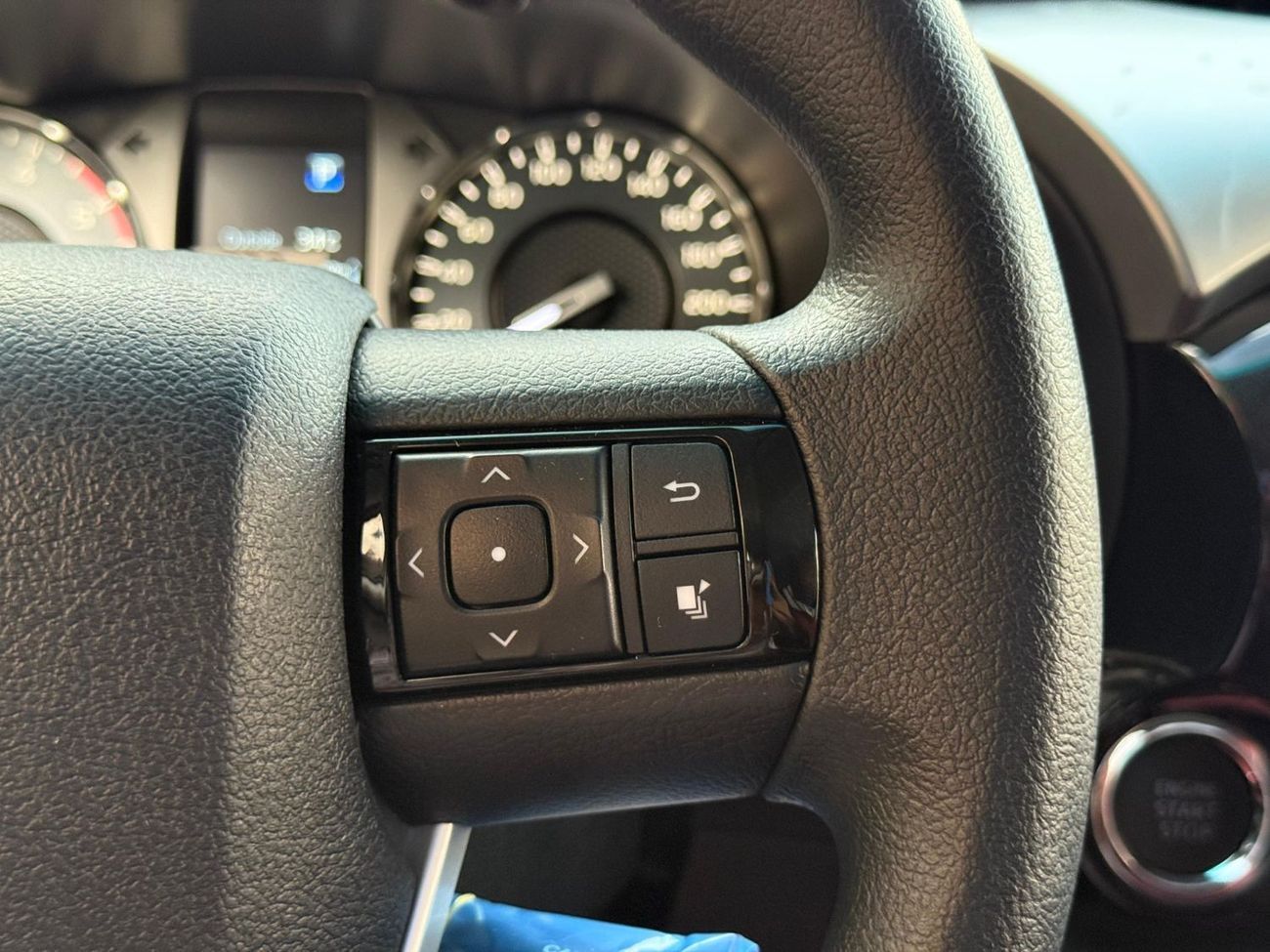 تويوتا هيلوكس Toyota Hilux 4x4 2.4L full Option automatic gearbox