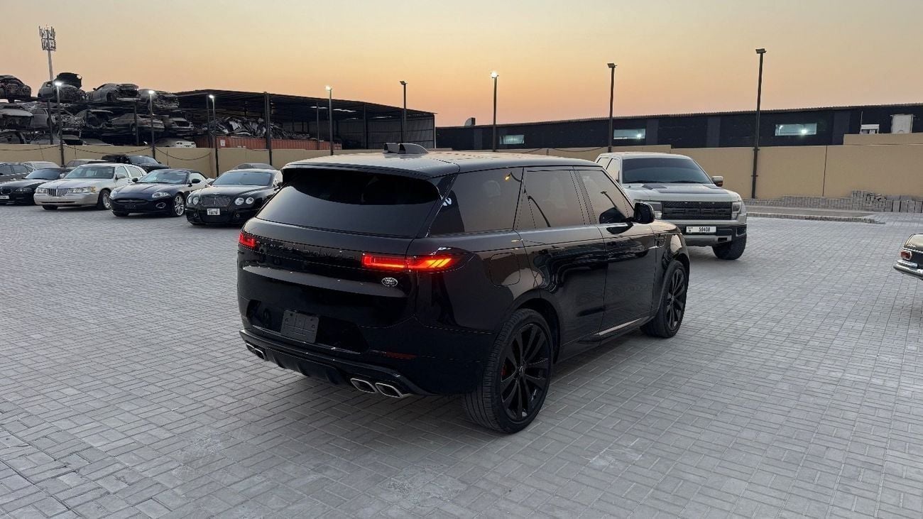 Land Rover Range Rover Sport SE P530 4.4L SE First Edition P530 4.4L