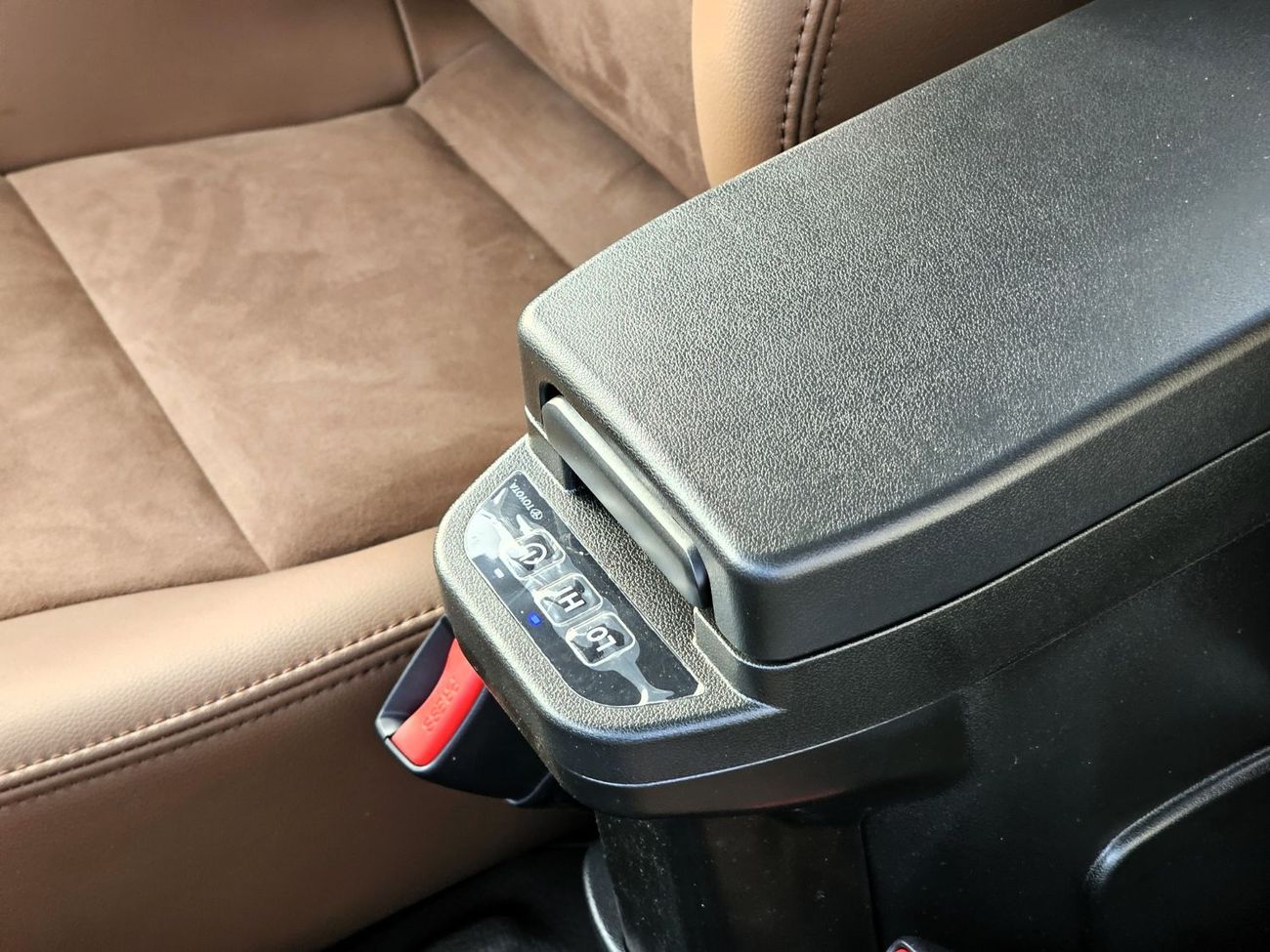 تويوتا لاند كروزر TOYOTA LC79 SINGLE CABIN DIESEL Z AUTO 2.8 V6 - 2025 MODEL - WHITE INSIDE TAN - OMANI