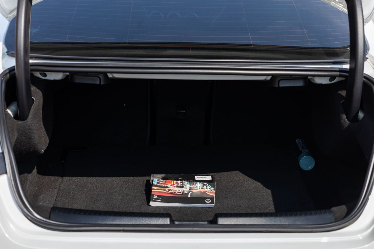 Mercedes-Benz CLA 250 Std 2.0L (221 HP)