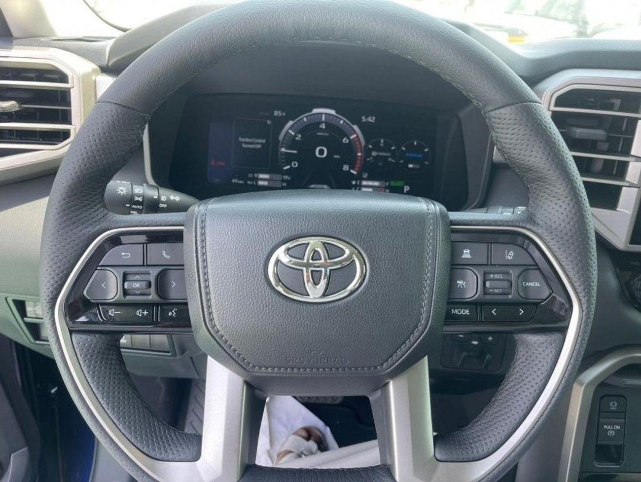 تويوتا سيكويا limited  full option Hybrid