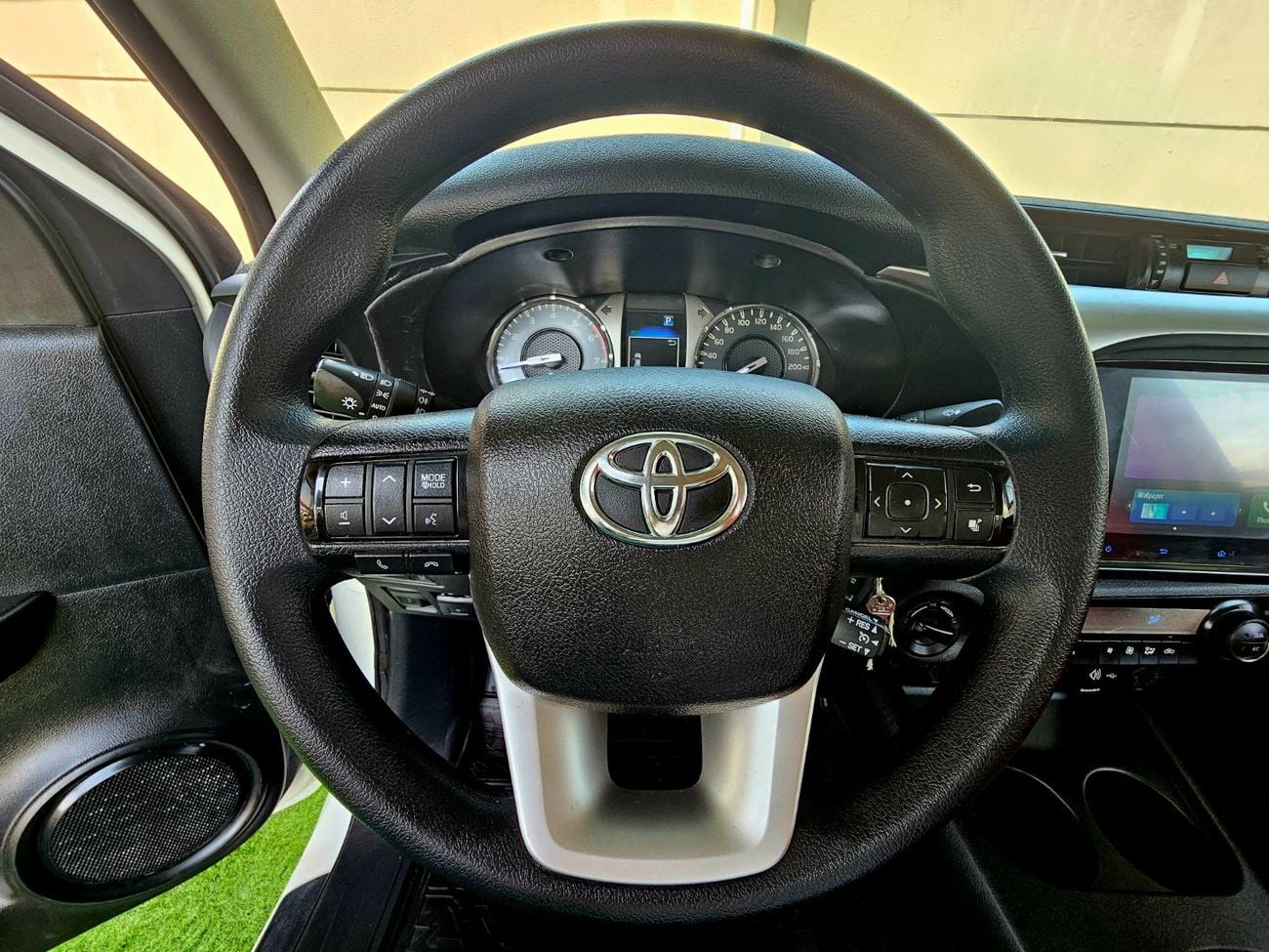 Toyota Hilux SR5/ 4WD PATROL AUTOMTIC/ AUTO WINDOWS/ LOW MILEAGE