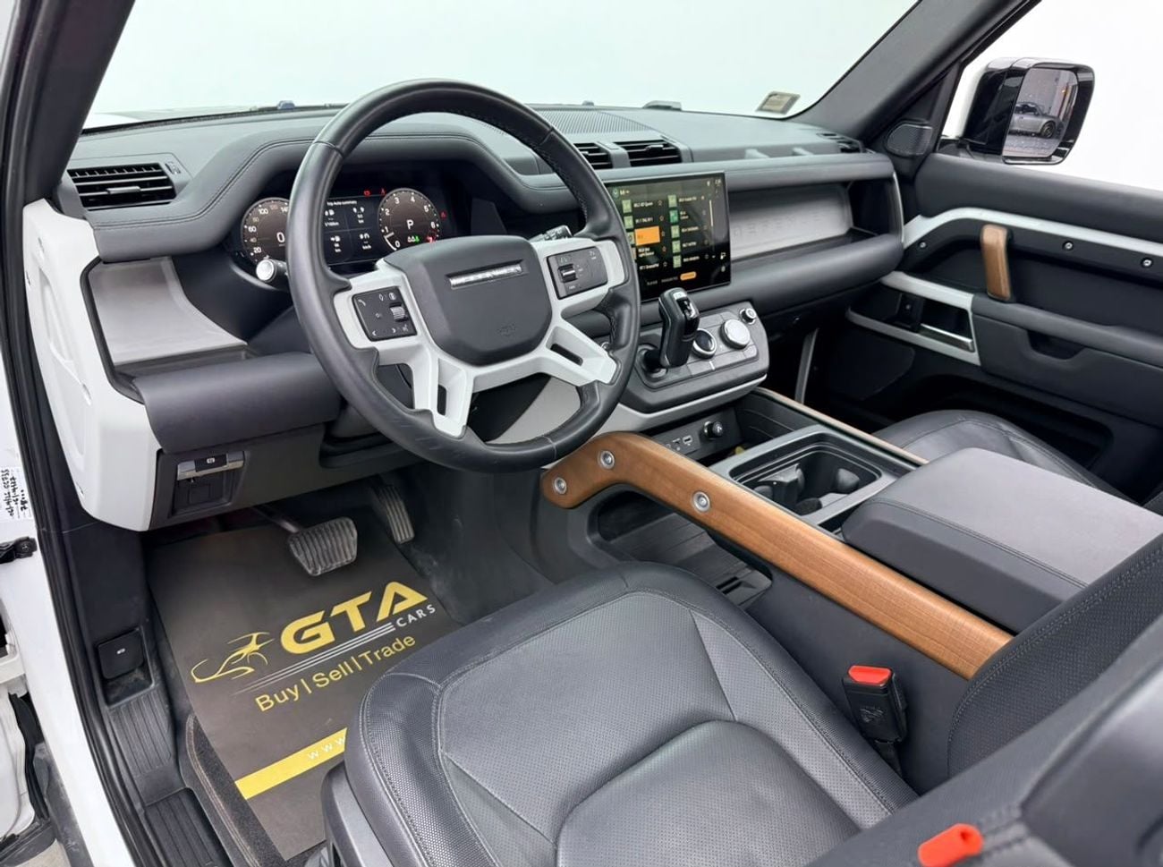 Land Rover Defender 90 SE P300 2024 Land Rover Defender 90 SE P300, 2028 LR Warranty, Full LR Service History, Fully Loaded, GCC