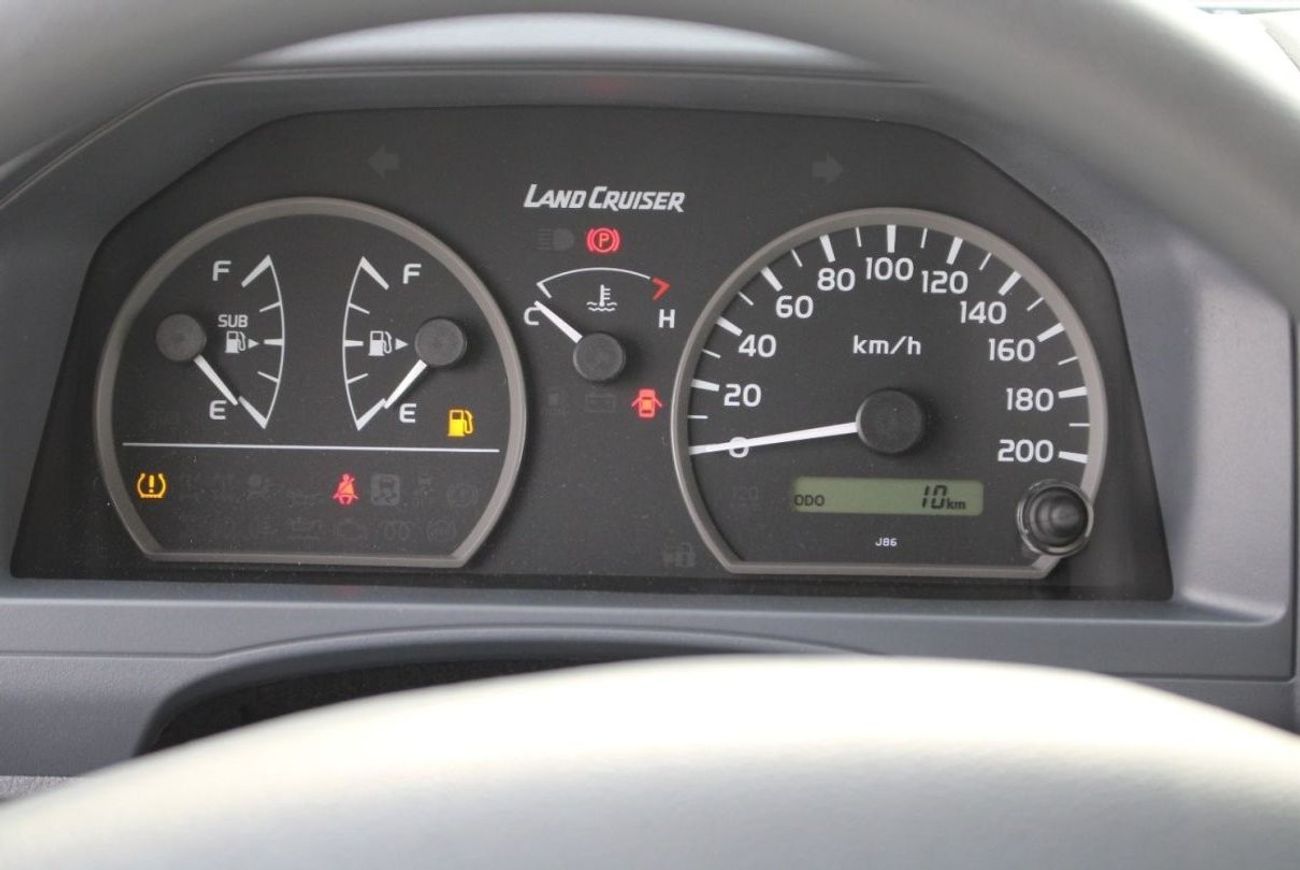 Toyota Land Cruiser 70 TOYOTA LANDCRUISER 78 4.5L V8 DIESEL 9 SEATER TROOP CARRIER MANUAL