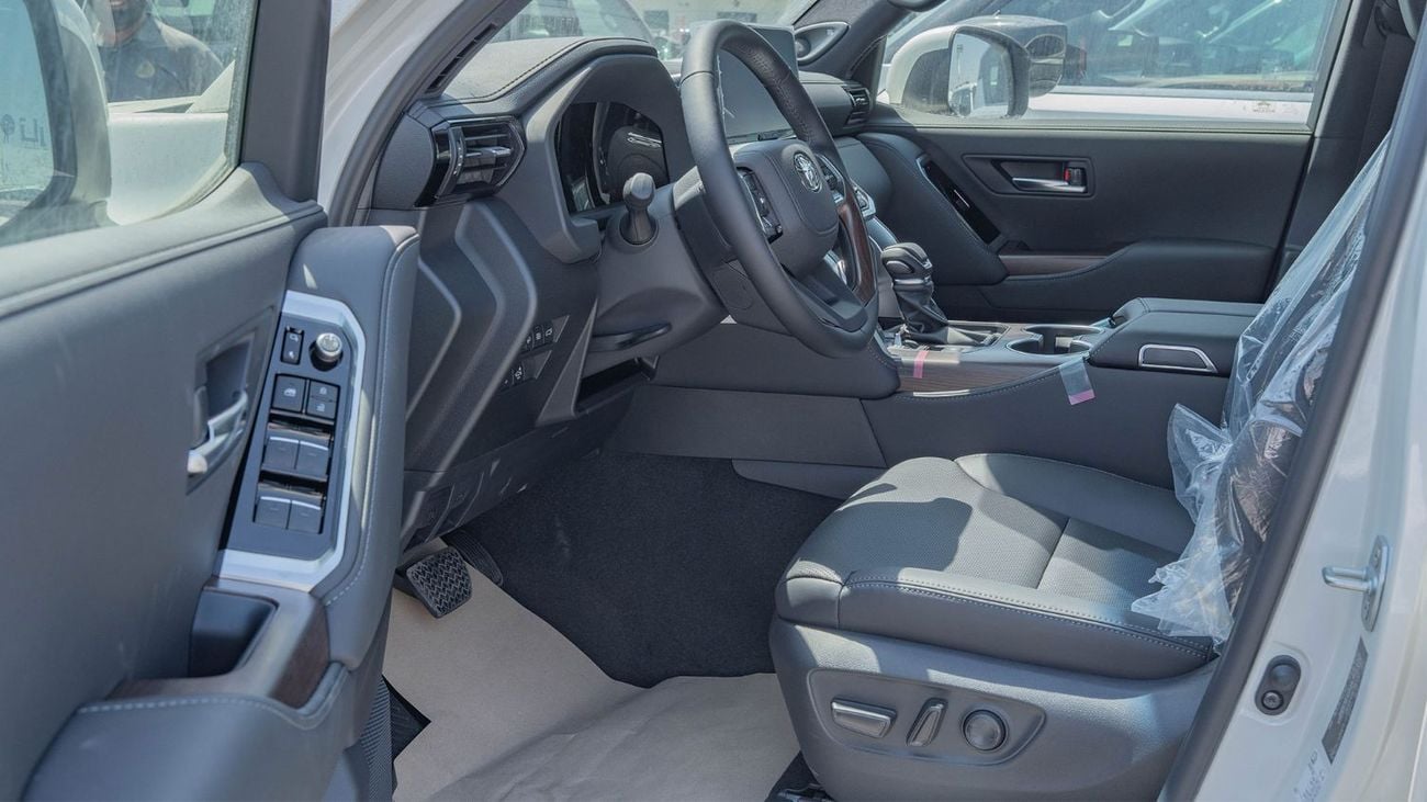تويوتا لاند كروزر 2025 Toyota Land Cruiser 300 GXR 3.3L AT Diesel (White-Black)