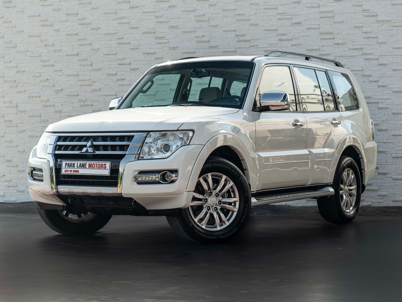 ميتسوبيشي باجيرو AED 1,258 PM • PAJERO 3.8L V6 GLS TOP • UPGRADED ANDROID TOUCH SCREEN WITH REVERSE CAMERA