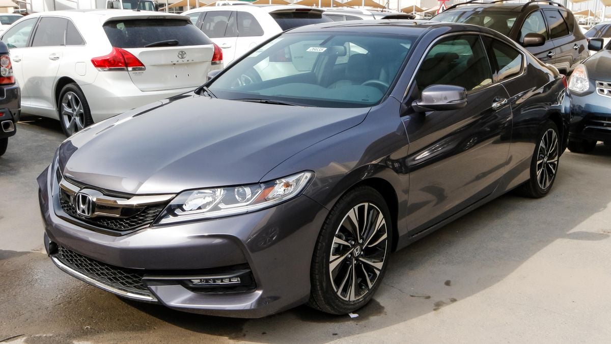 Honda Accord Coupe for sale AED 92,000. Grey/Silver, 2016