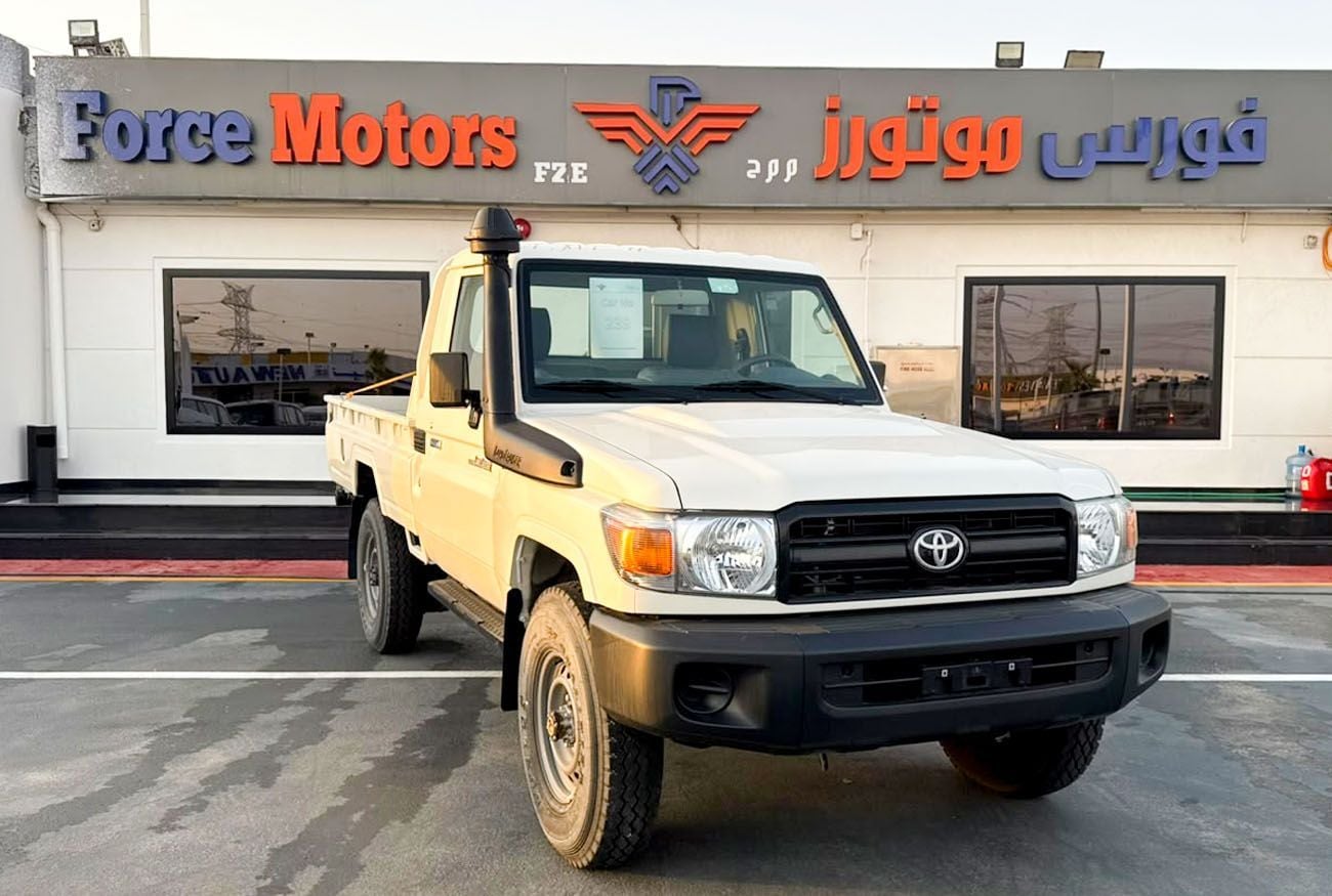 تويوتا لاند كروزر 70 LC79 STD - Manual . Diesel . Pick Up Truck . All Wheel Drive . 3 Seats . 2 Doors