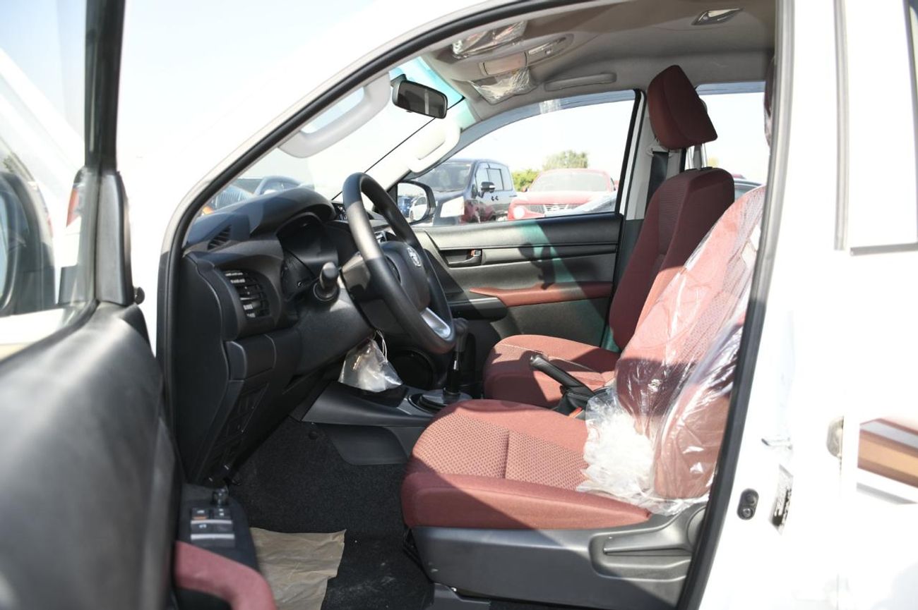 Toyota Hilux GL 2 2.4L AWD Hilux 4x4 Double Cabin Pick up 2400 cc manual transmission